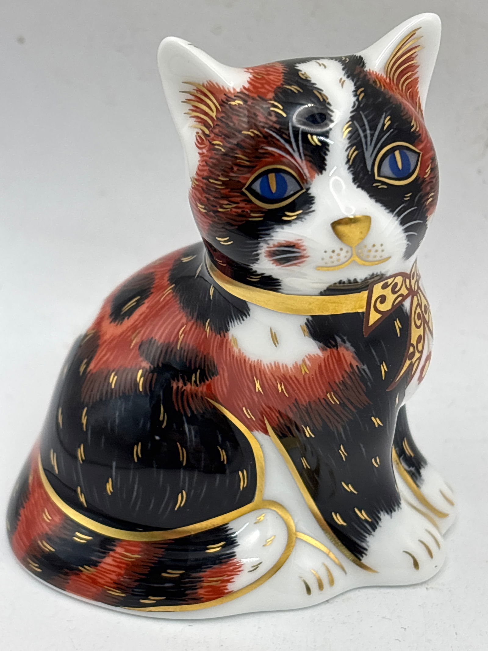 Uncommon Royal Crown Derby ‘Calico Kitten’ 3 inchpaperweight (1 of 8)