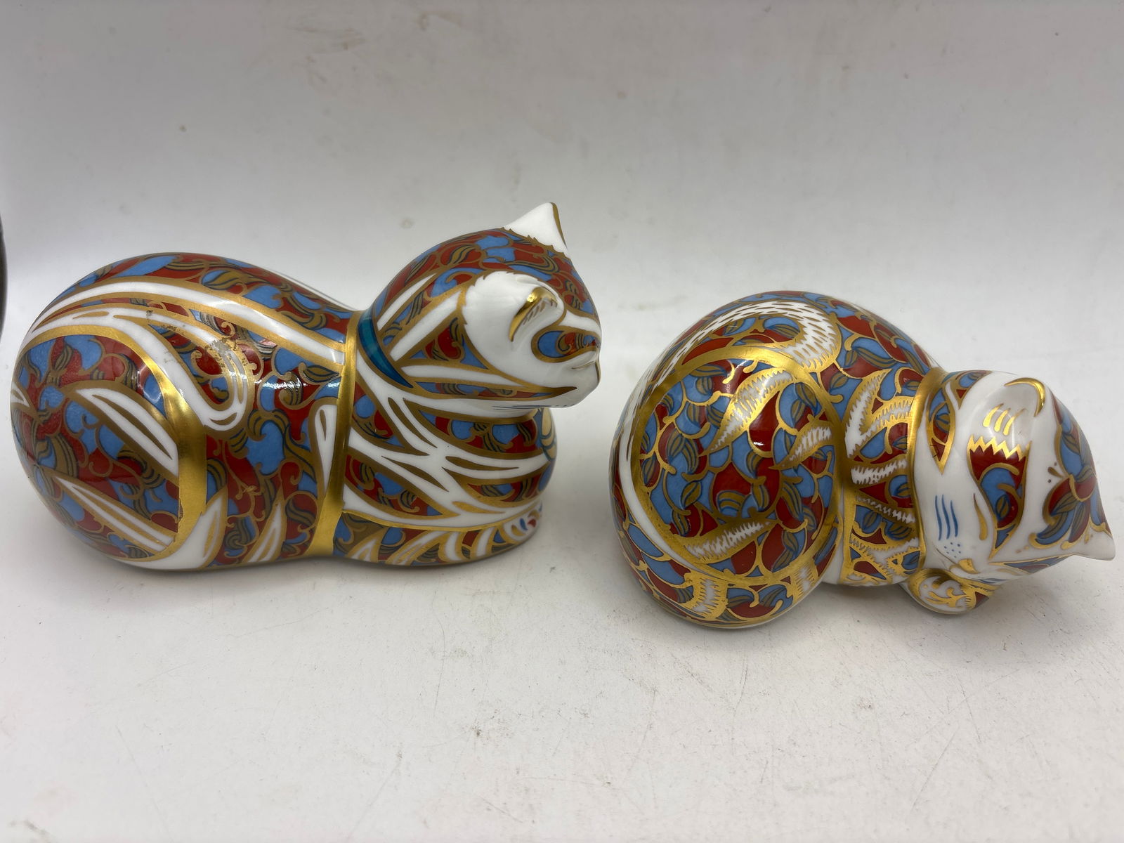 Two ‘Contented Cat & Kitten ’ Royal Crown Derby 3 inch paperweight (1 of 9)