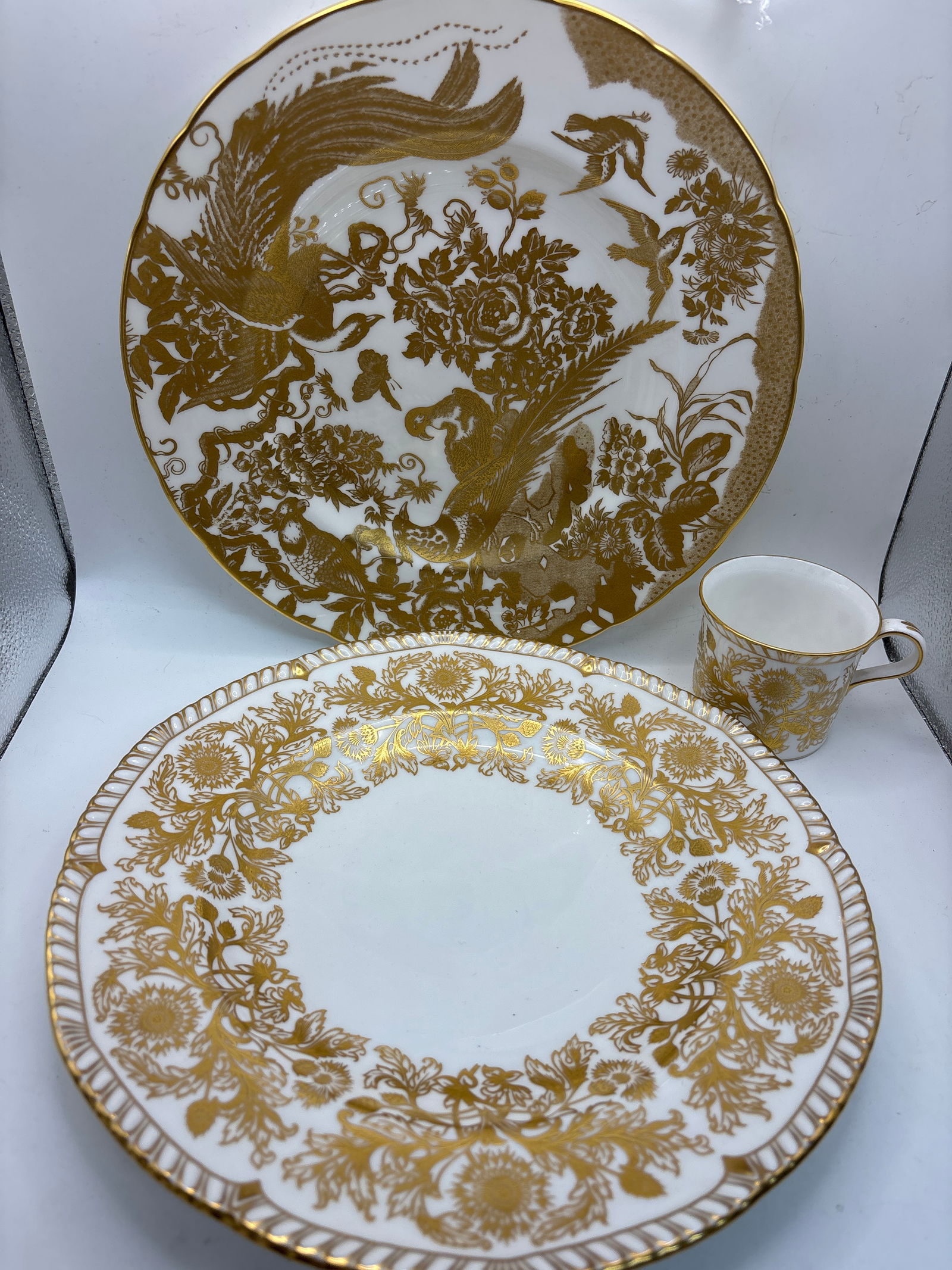 Three gold Royal Crown Derby plates & mug (1 of 12)