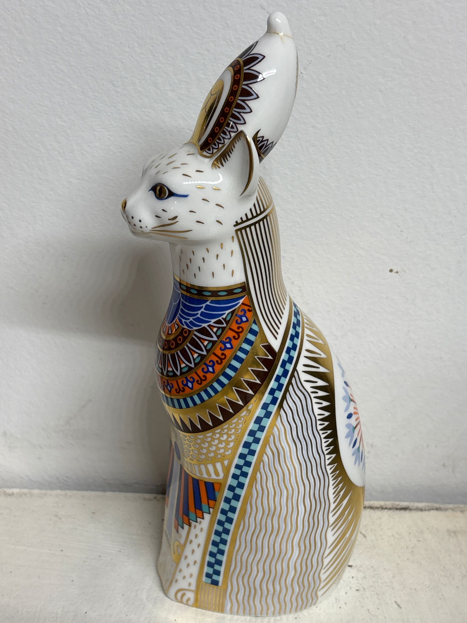 Large 9 inch Royal Cats Collection Royal Crown Derby ‘Egyptian Cat' paperweight: second quality.No box. These were never made with stoppers.Royal Crown Derby 'Egyptian Cat' paperweight from the "Royal Cats" collection. It is a collectible item made of bone china. The figurine is p