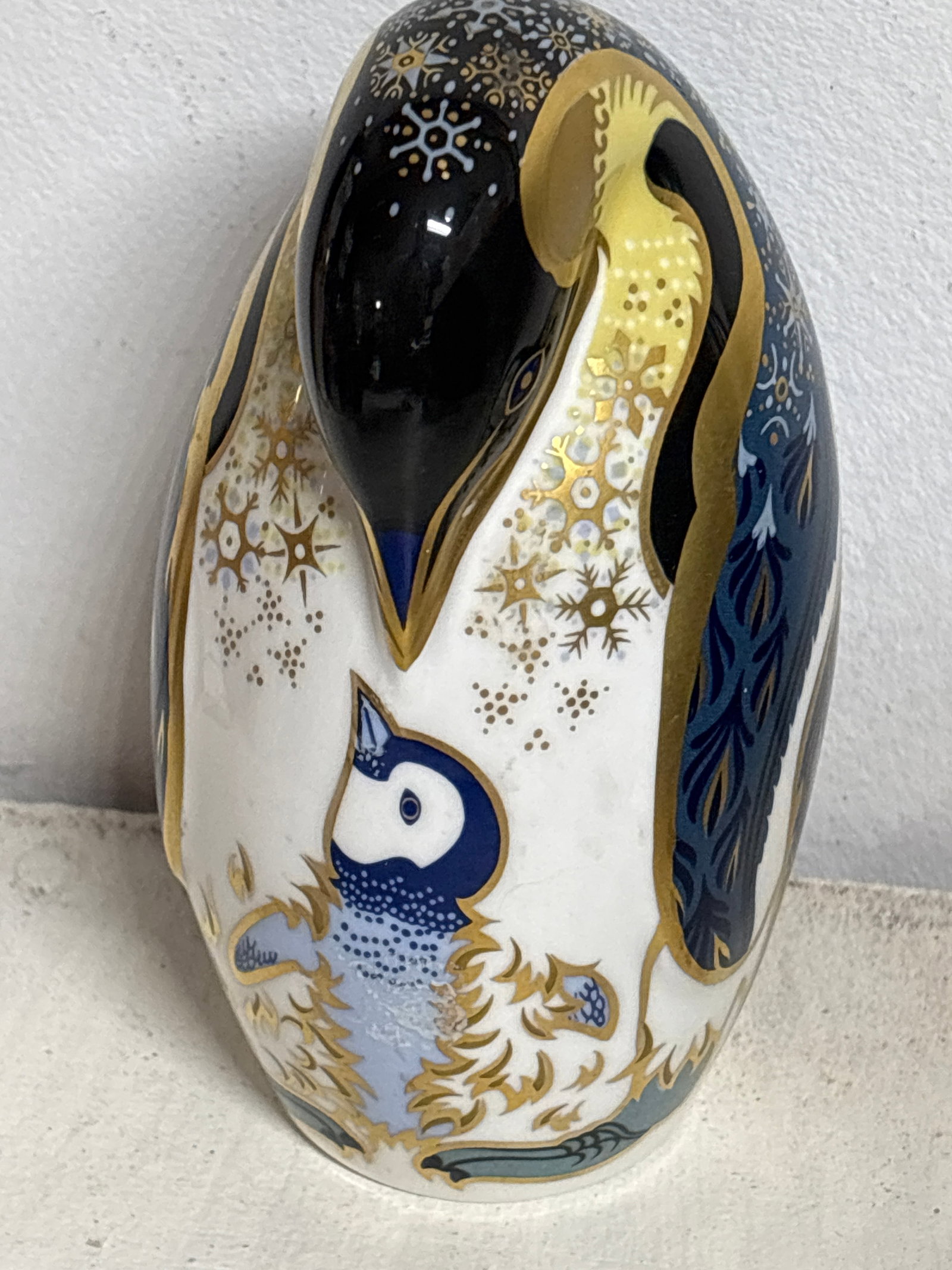 Mother penguin with baby Royal Crown Derby 5 inch paperweight: second quality.No box. Silver stopper.