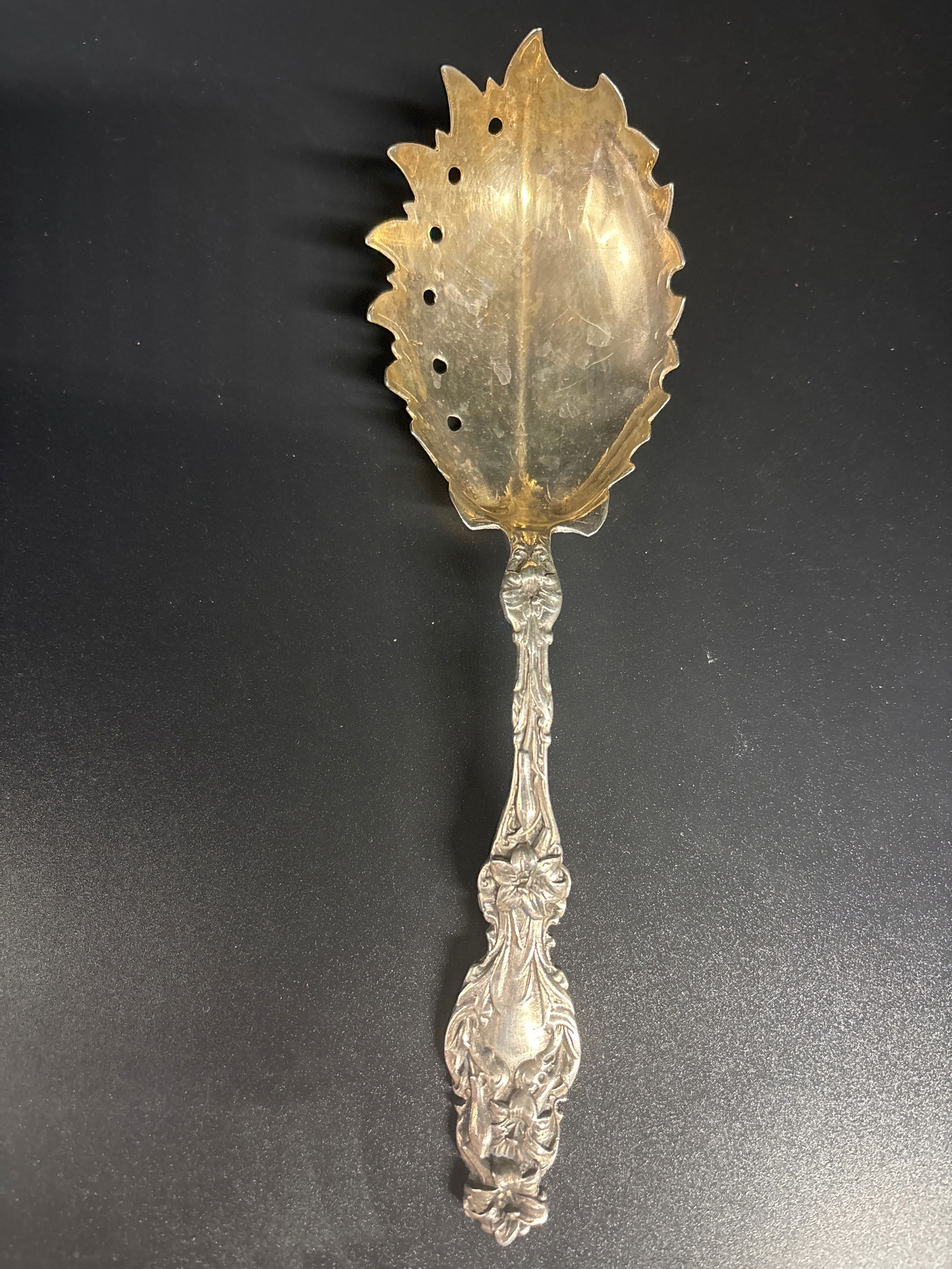 Ornate ‘Lilly’pattern vintage sterling silver serving spoon; 110 grams (1 of 9)