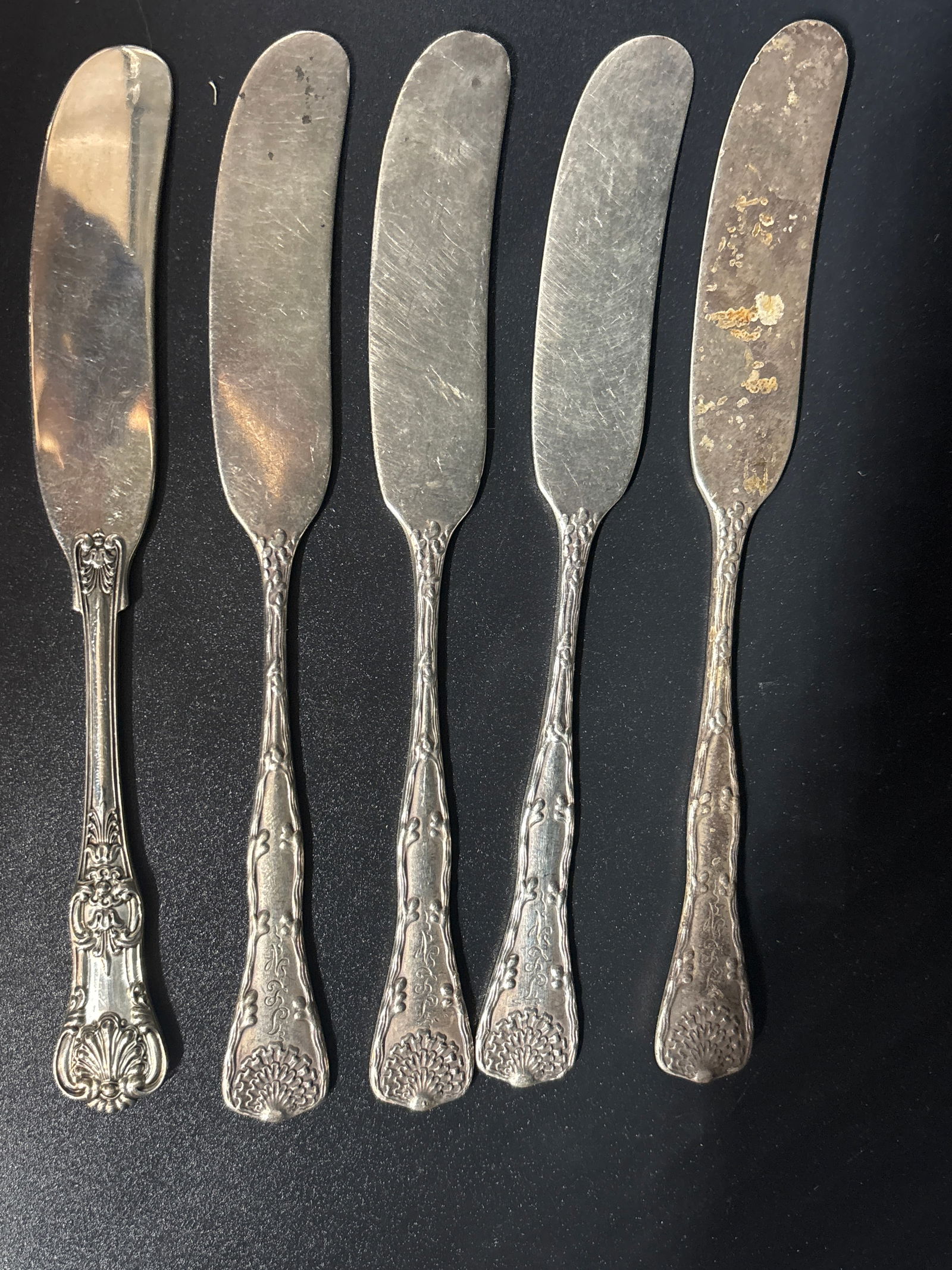 five Tiffany & Co. sterling silver 6 inch butter knives$ 118 grams (1 of 6)