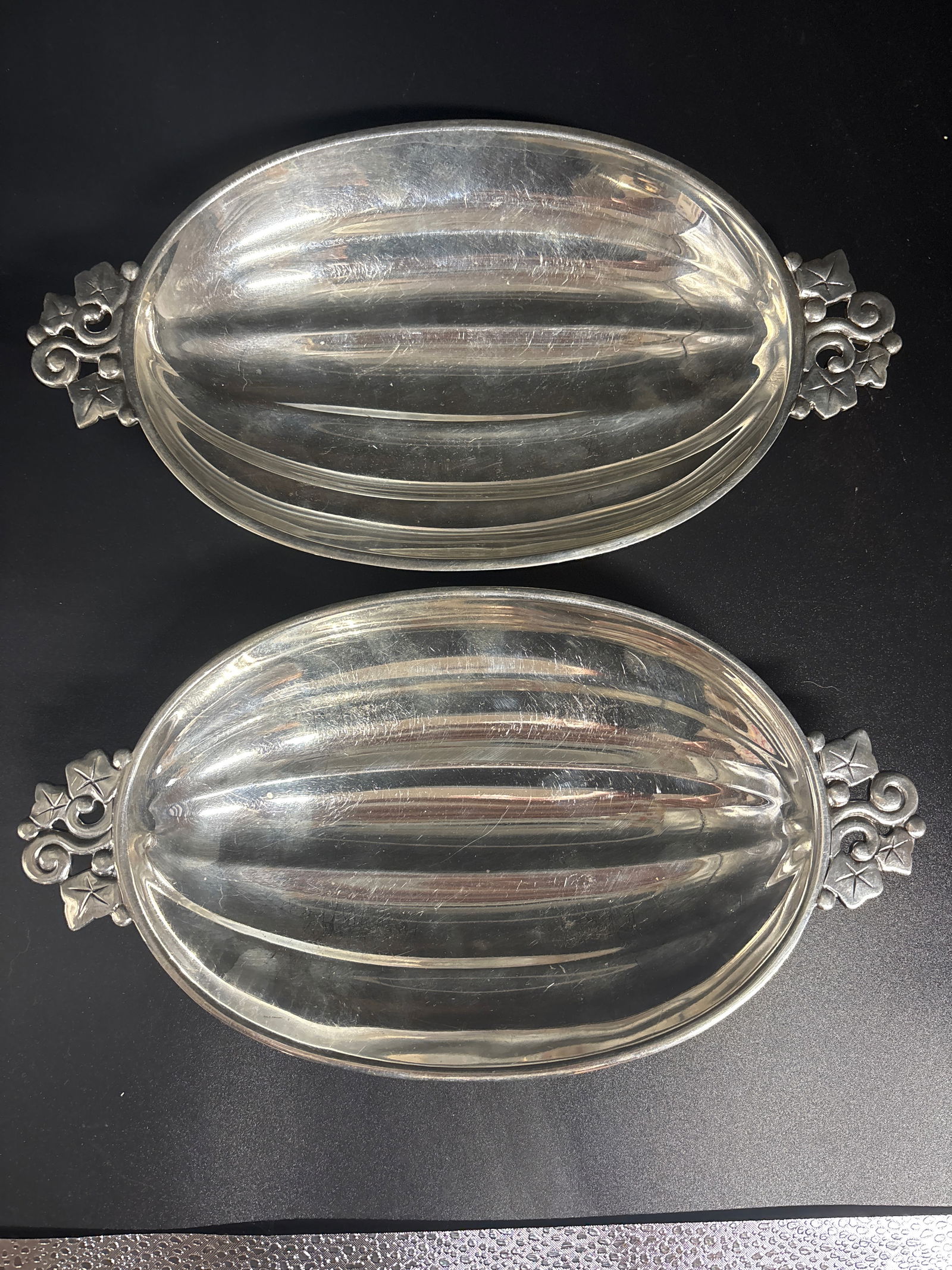 large Tiffany & Co. Art Deco period Pair melon form sterling silver bowls; 554 grams: Pair melon form vintage Tiffany & Co. sterling silver bowl or oval serving dish, likely from the Art Deco period. Key features of this collectible item include: Material: Sterling silver. Dimensions: