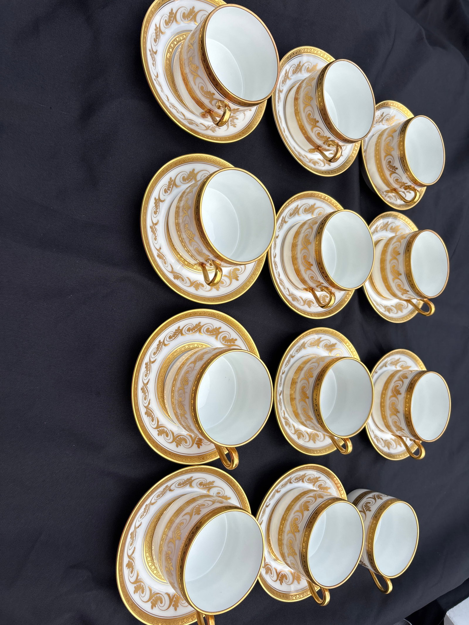 set of twelve cups & eleven saucers Richard Ginori Italy ‘Torino’ pattern (1 of 7)
