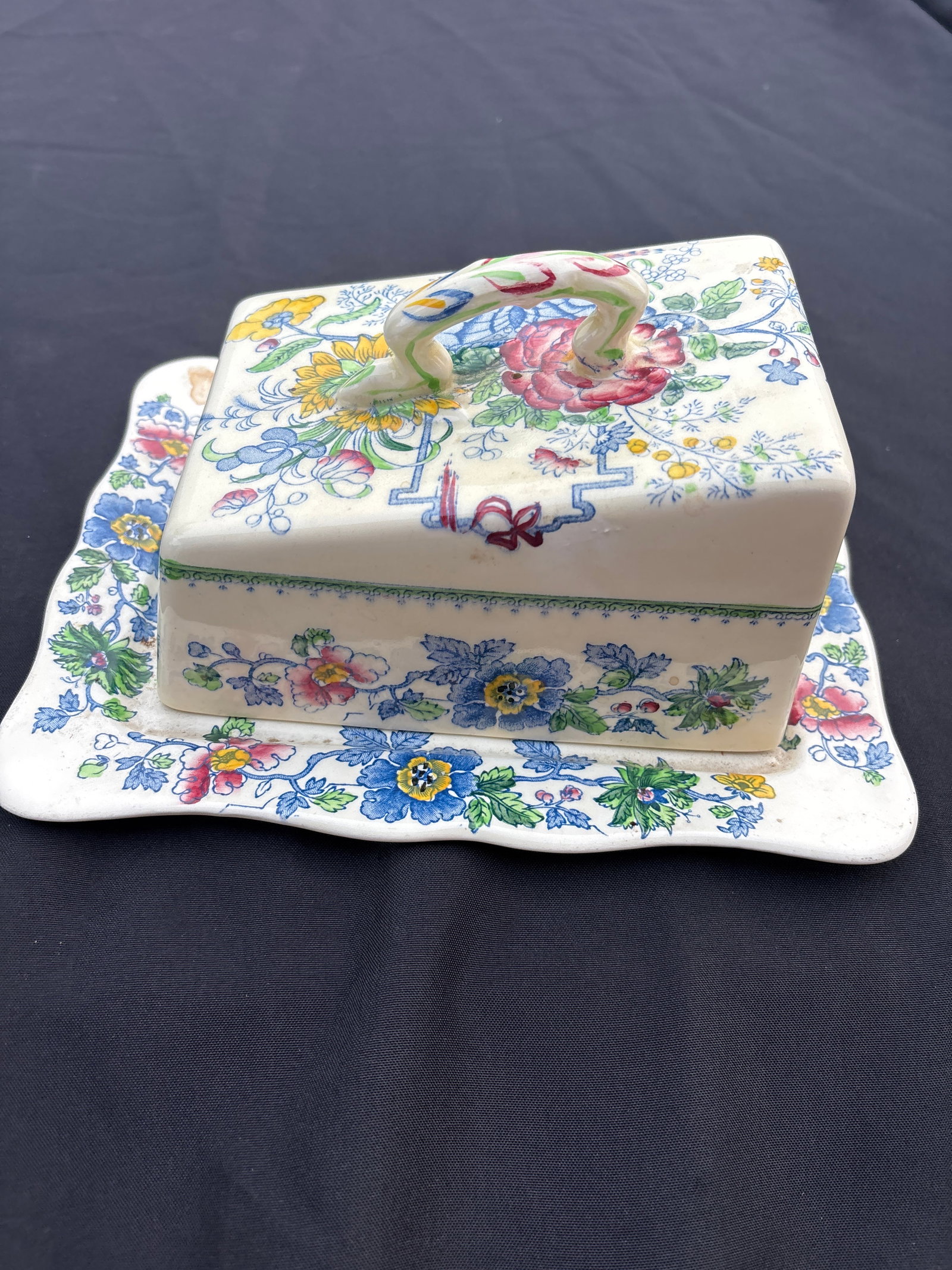 Nice vintage Mason's Ironstone butter dish in the "Strathmore" pattern (1 of 8)