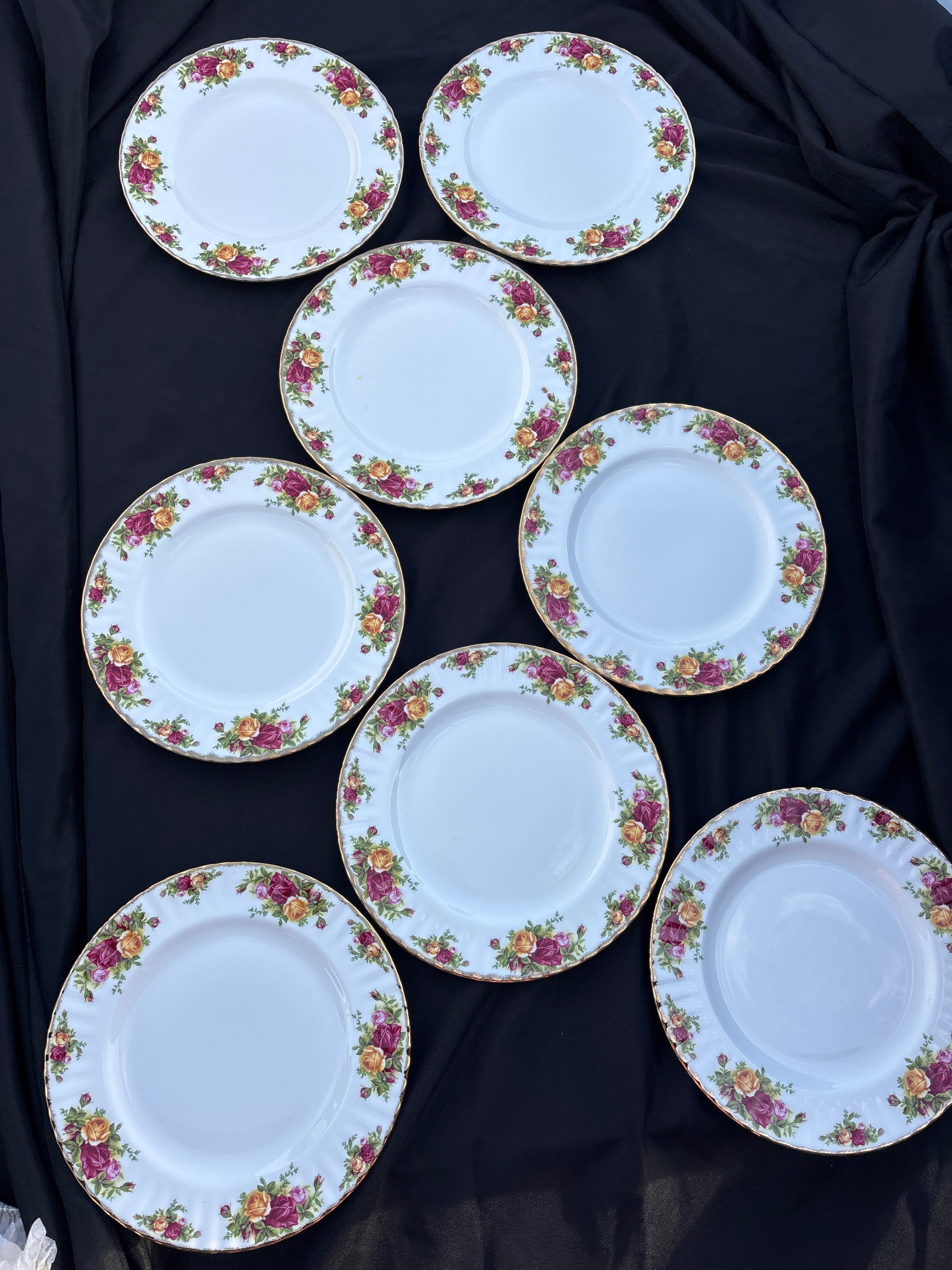 Set of eight Royal Albert Old Country Roses 10.25 inch plates (1 of 7)