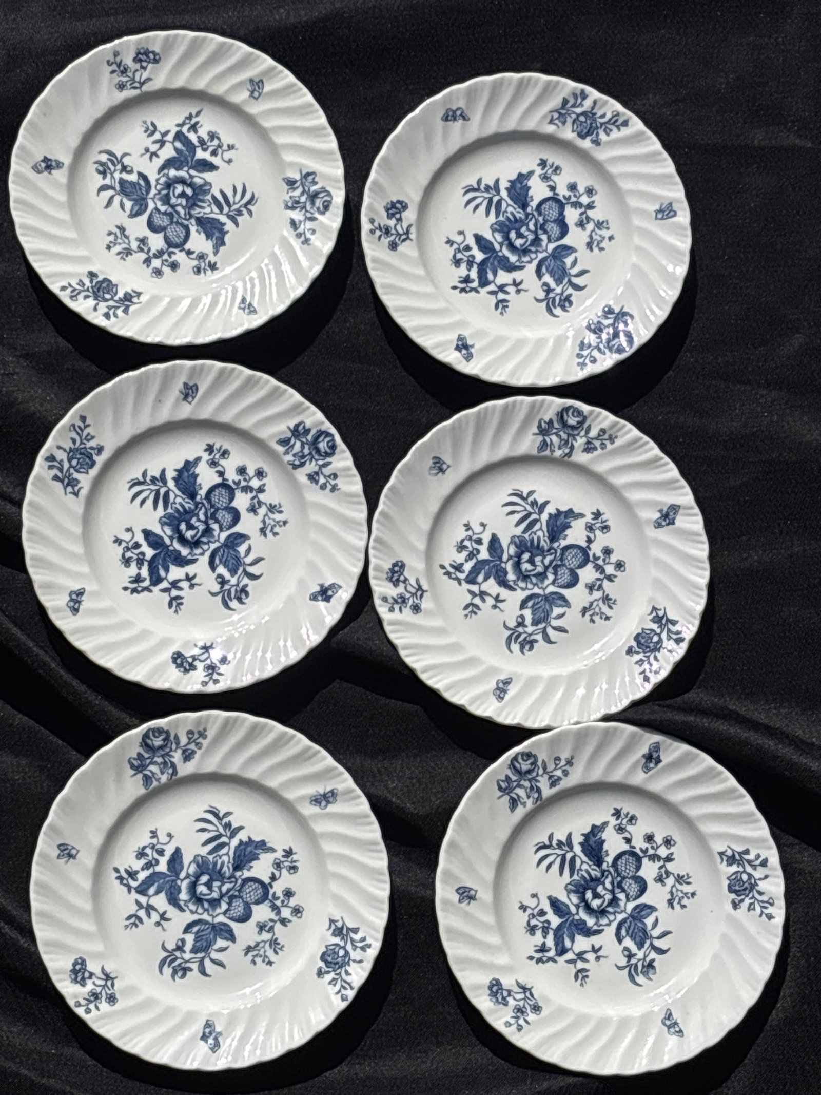 Royal Worcester ‘Blue Sprays’ set of six 6 inch bread & butter plates (1 of 5)