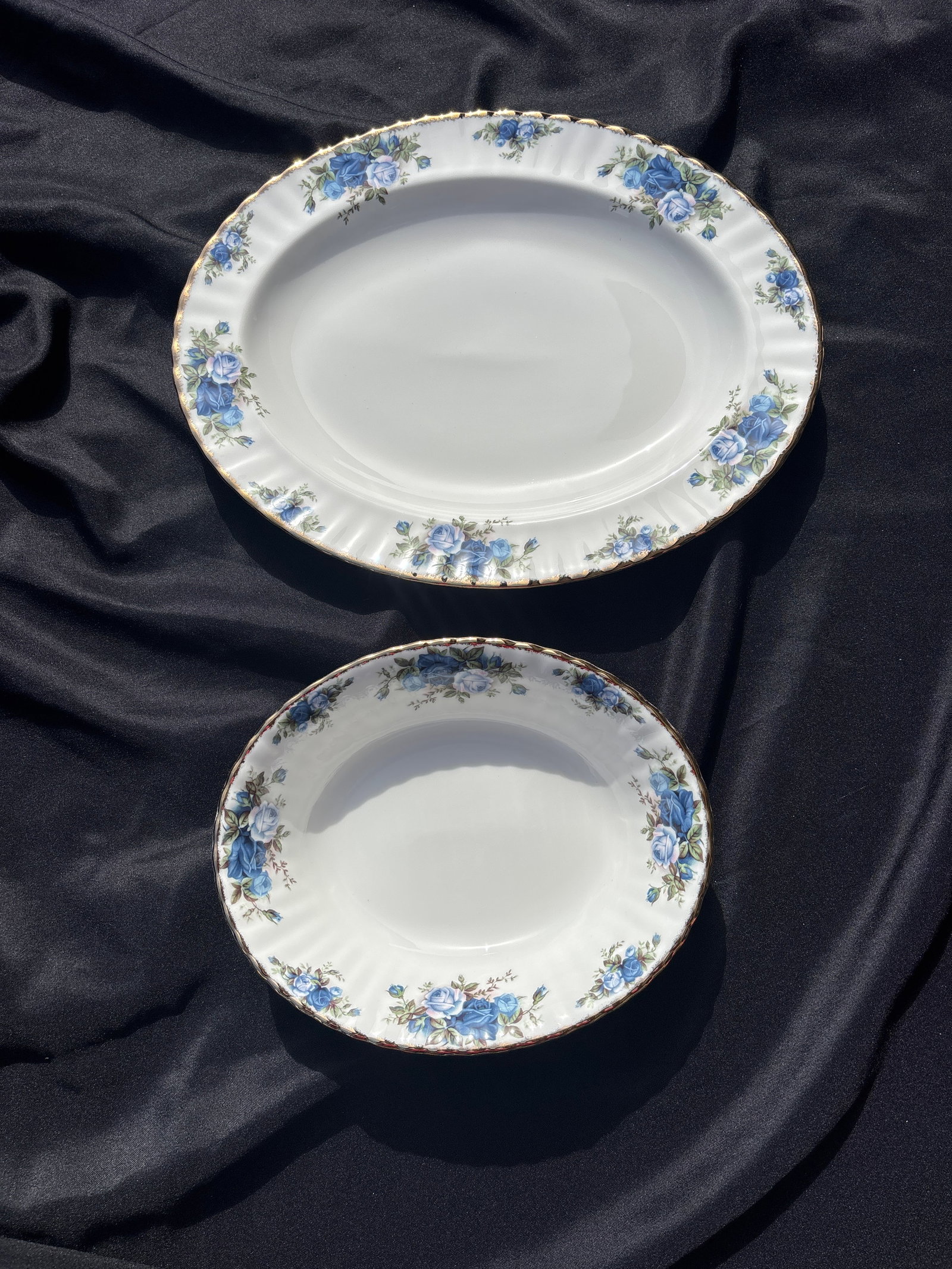 Set of eight Royal Albert English fine china Blue Roses’ platter (1 of 1)