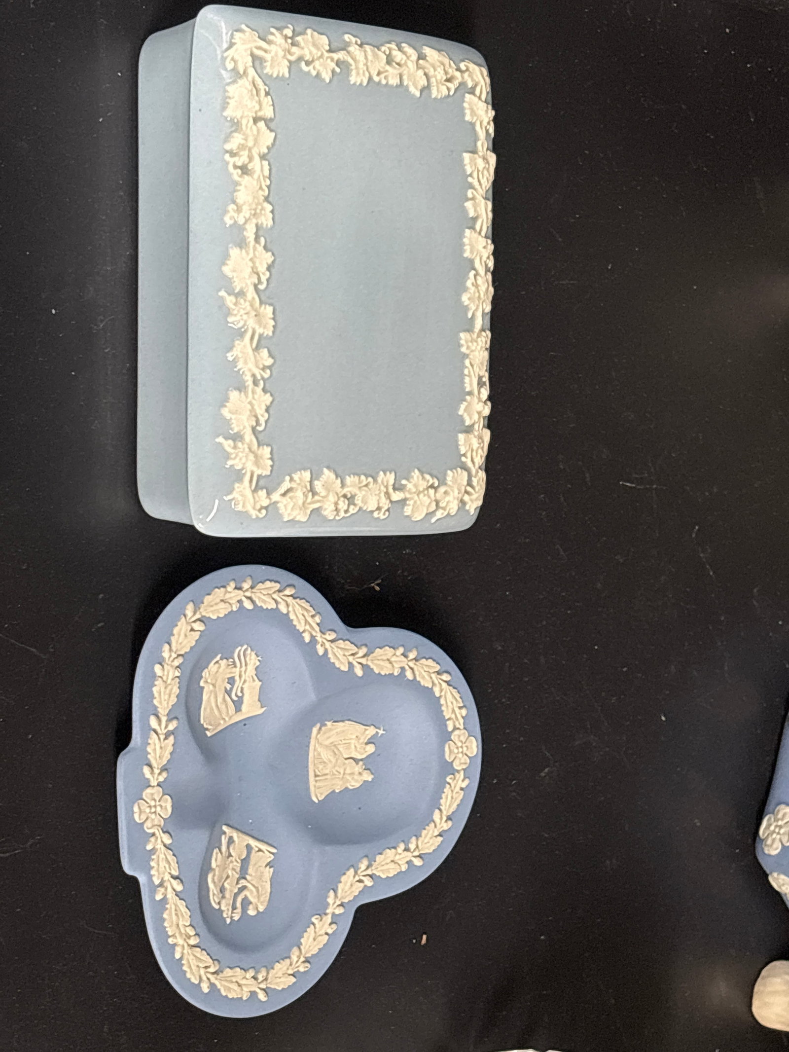 Wedgwood Jasperware trinket dish & Queensware covered box (1 of 6)