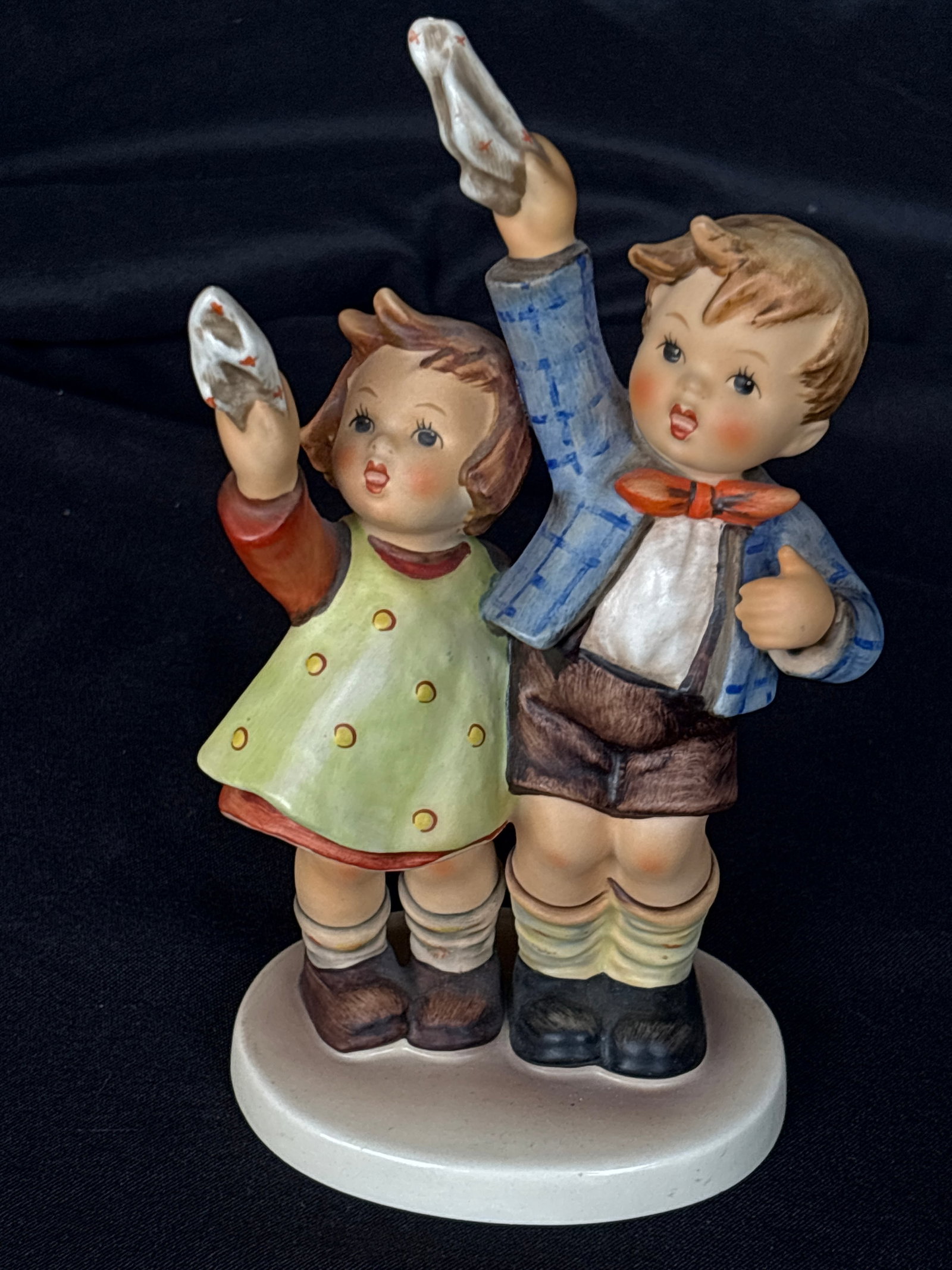 "Auf Wiedersehen’ (Goodbye) 7 inch figurine, by Goebel. It is identified as model #153/0 (1 of 6)