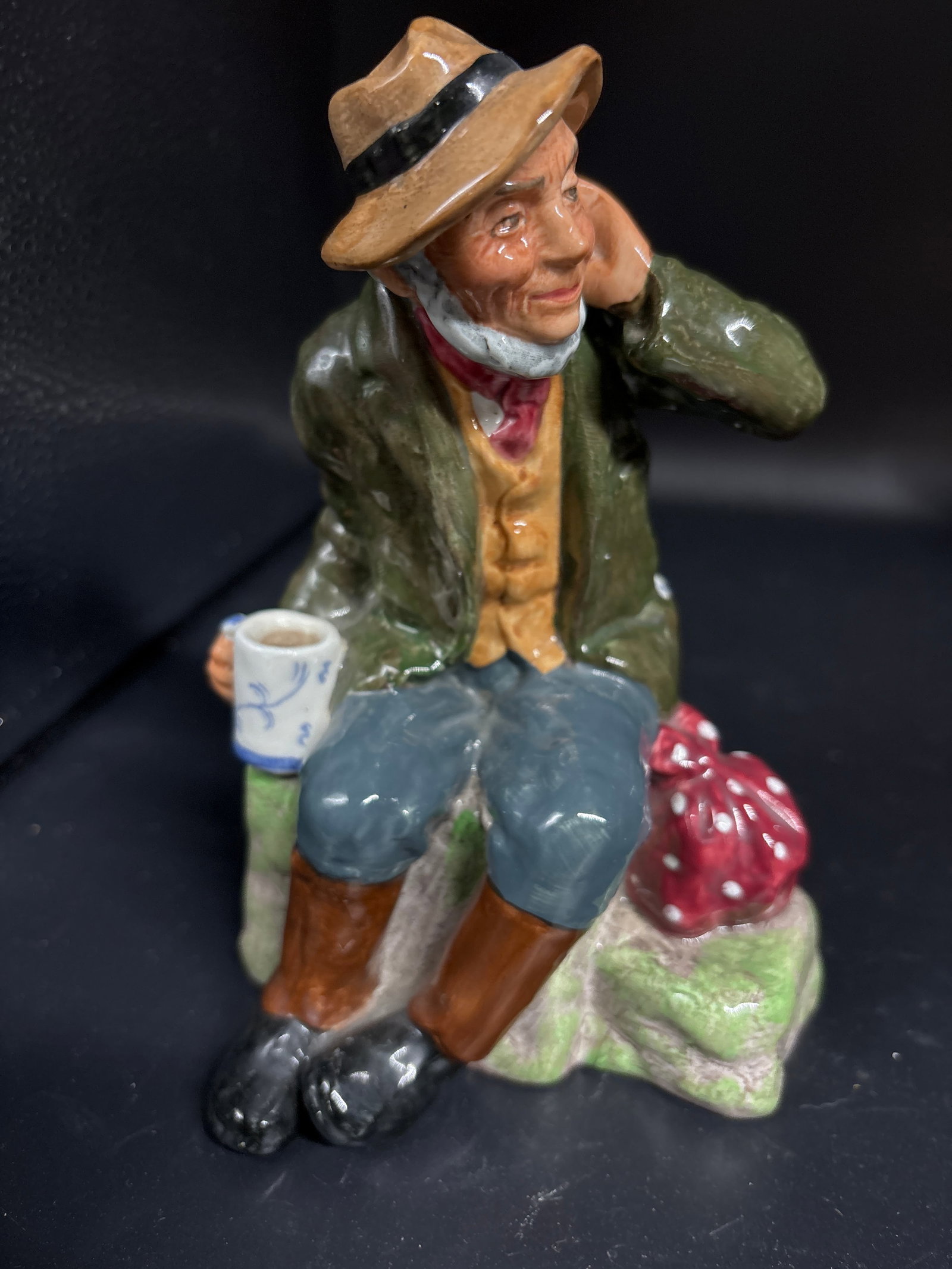 Royal Doulton England figurine is titled ‘Owd Willum’(pattern number HN2042), (1 of 6)