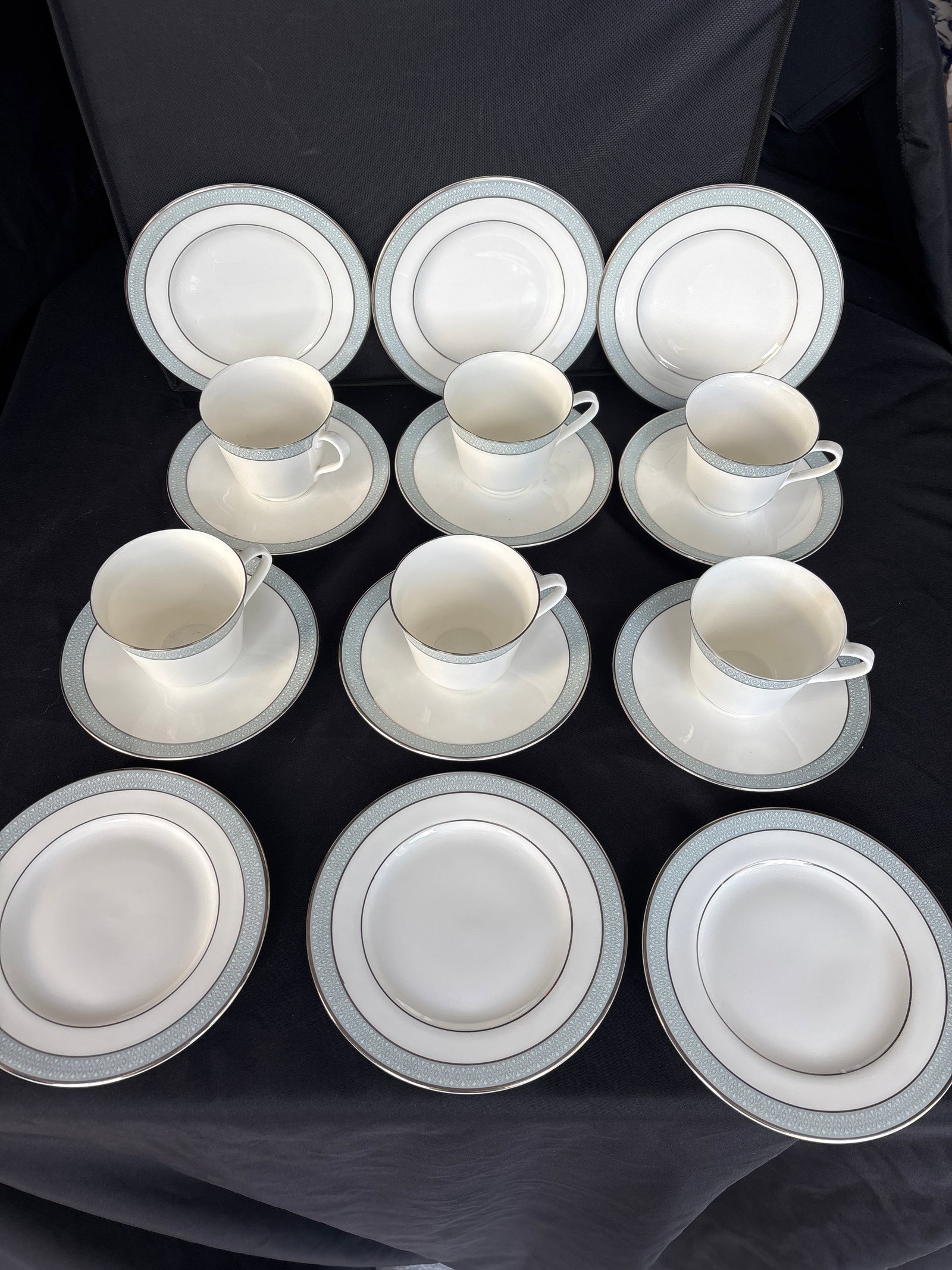 Eighteen piece Royal Doulton Etude (H5003) fine bone china cup and saucer set (1 of 7)