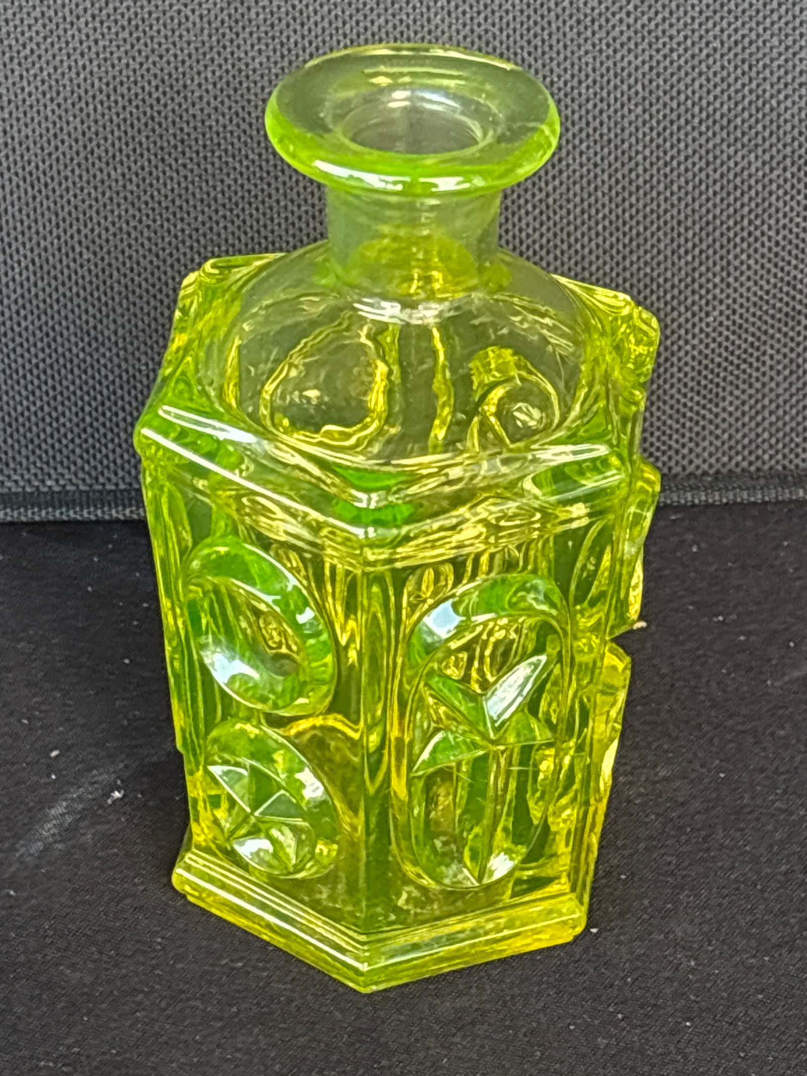 Rare 5 inch Boston & Sandwich Glass Company Star and Punty cologne bottle; no stopper (1 of 7)
