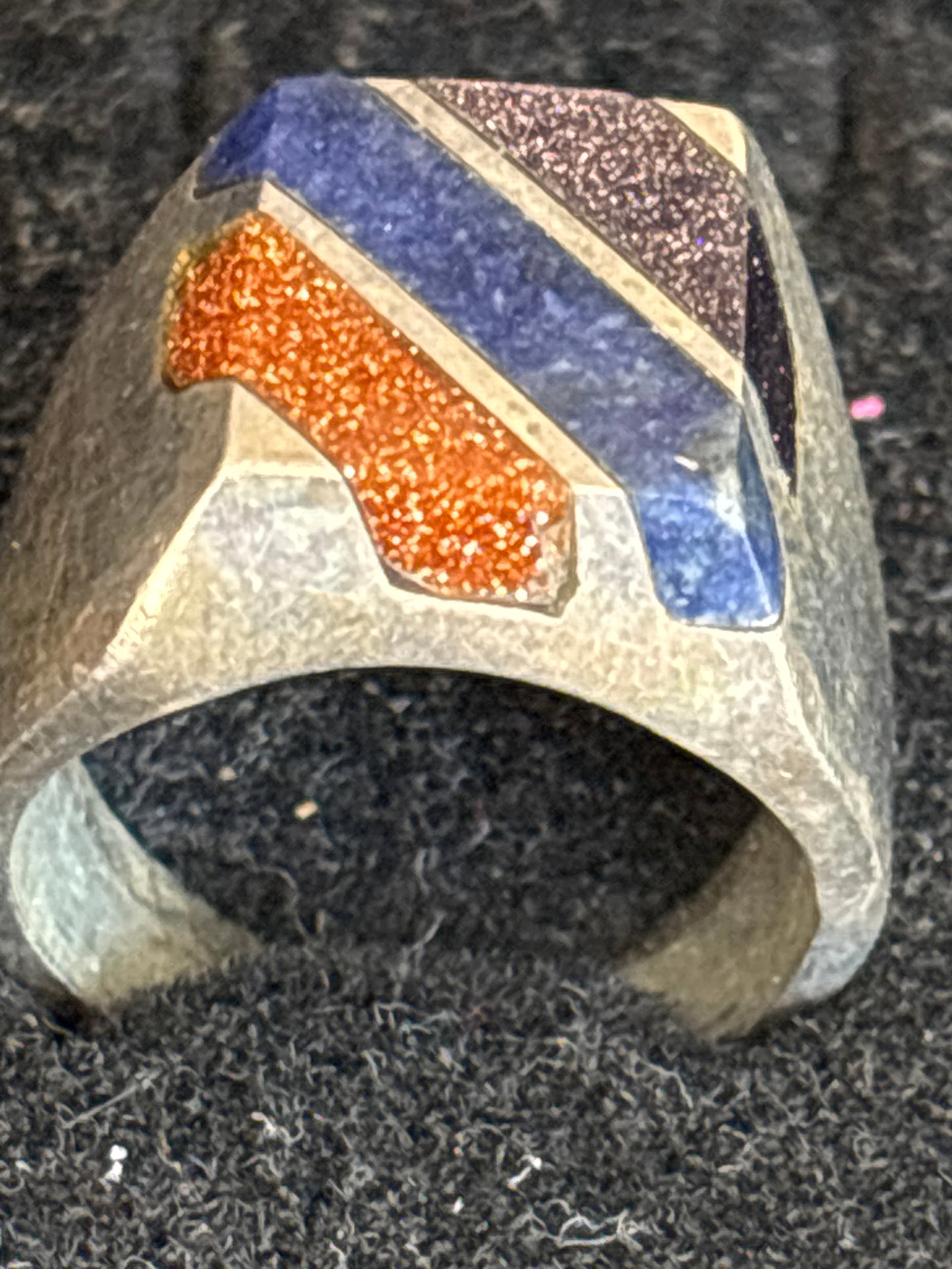 Handcrafted Mexico sterling silver multi-color gemstone ring; 20 grams: multi-color gemstone inlay ring, likely handcrafted in a style often associated with Native American (Zuni or Navajo) jewelry.The ring features geometric channel inlays. The deep blue stone is