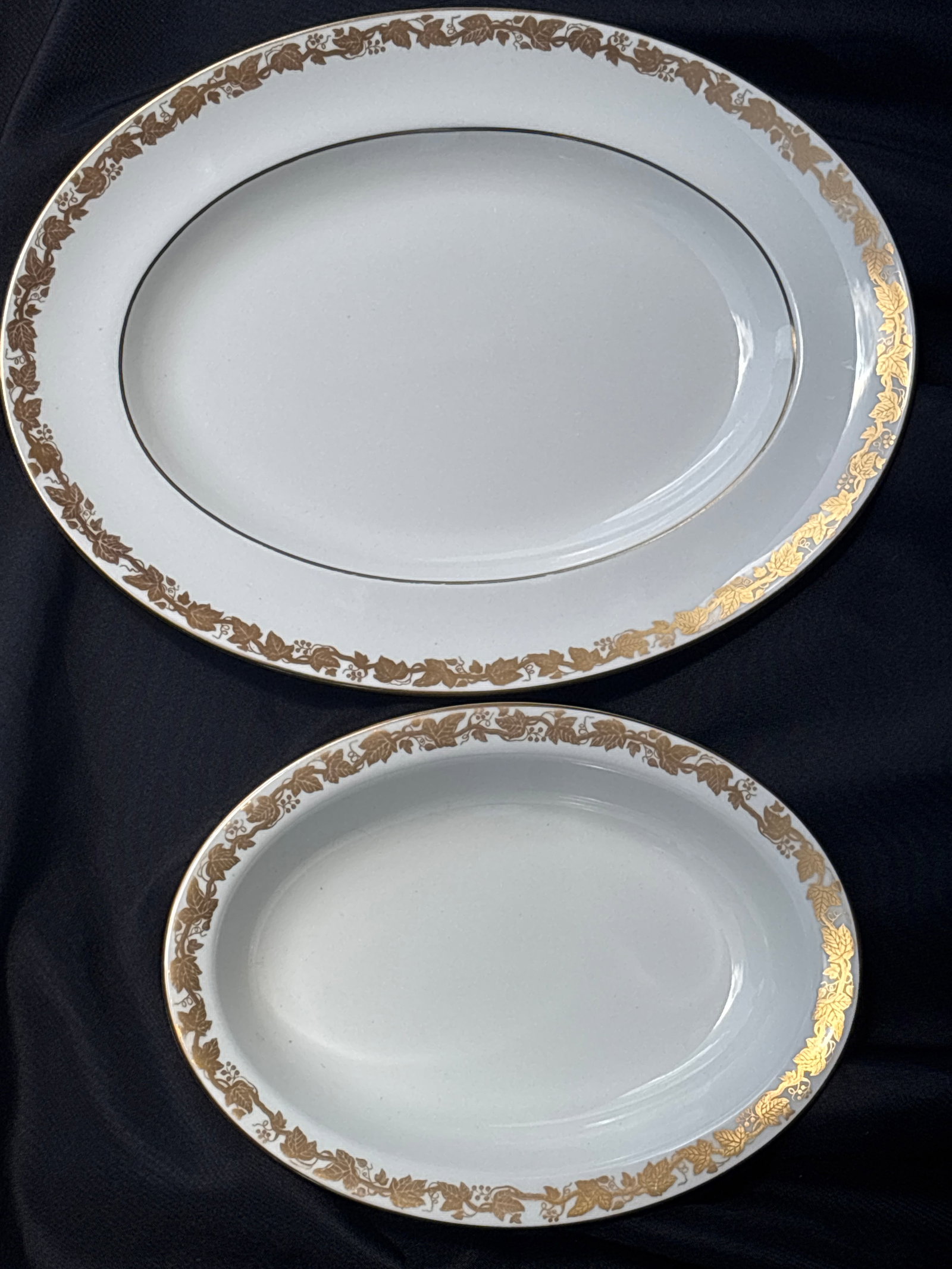 Wedgwood Whitehall (White & Gold, W4001) serving platter & veggie (1 of 8)