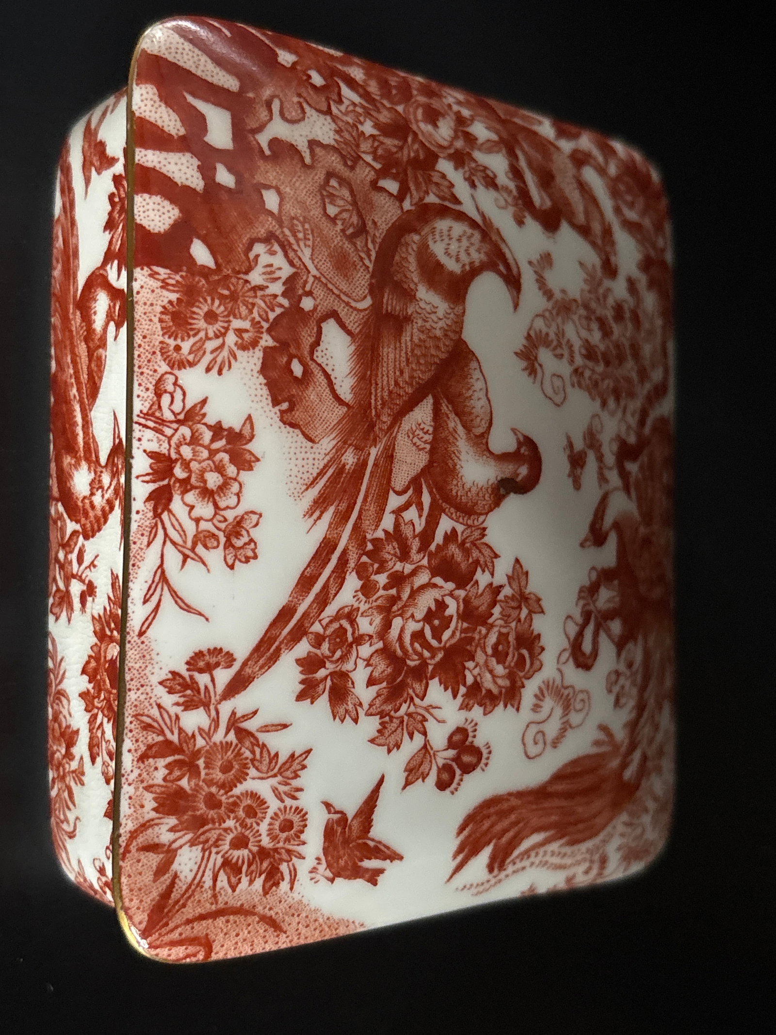 Royal Crown Derby porcelain box featuring the classic Red Aves pattern: Royal Crown Derby porcelain box featuring the classic Red Aves pattern.The Red Aves design is one of Royal Crown Derby's most recognizable patterns, known for its intricate red "transferware" style