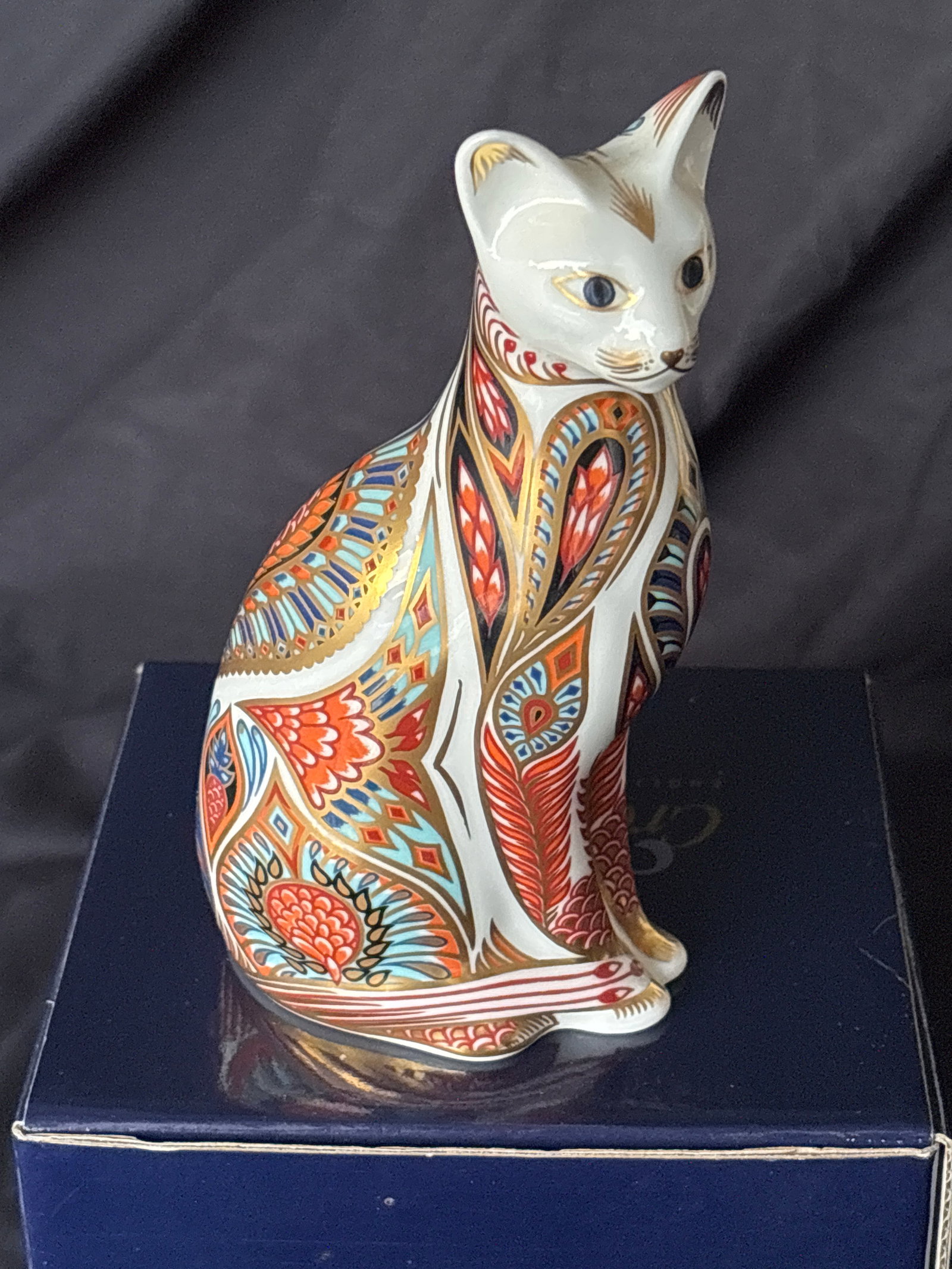 Lovely Royal Crown Derby Imari Siamese Cat 5&1/3 inch paperweight (1 of 8)