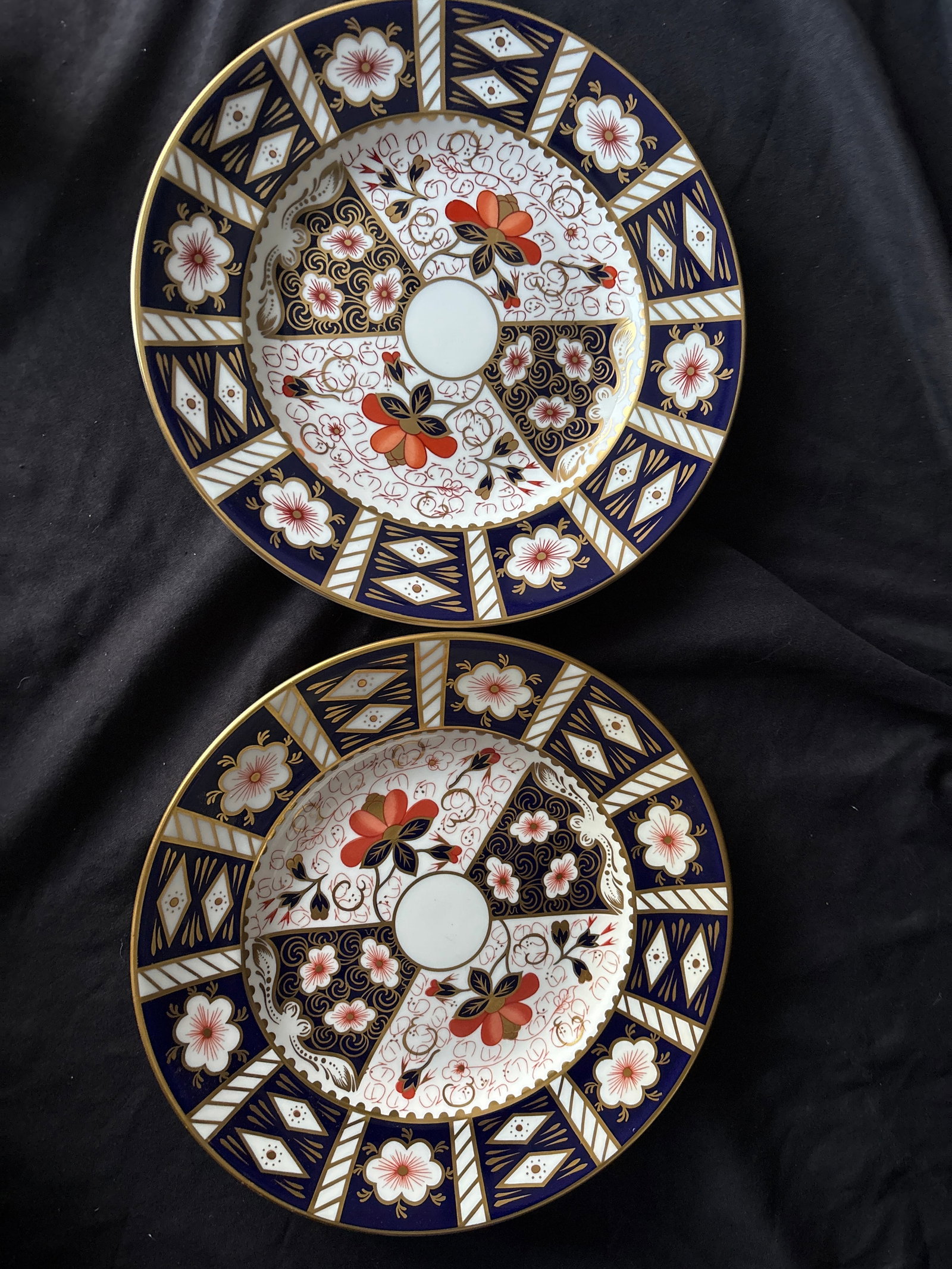 Royal Crown Derby traditional Imari #2451 pattern 8&1/2 inch plates (1 of 7)