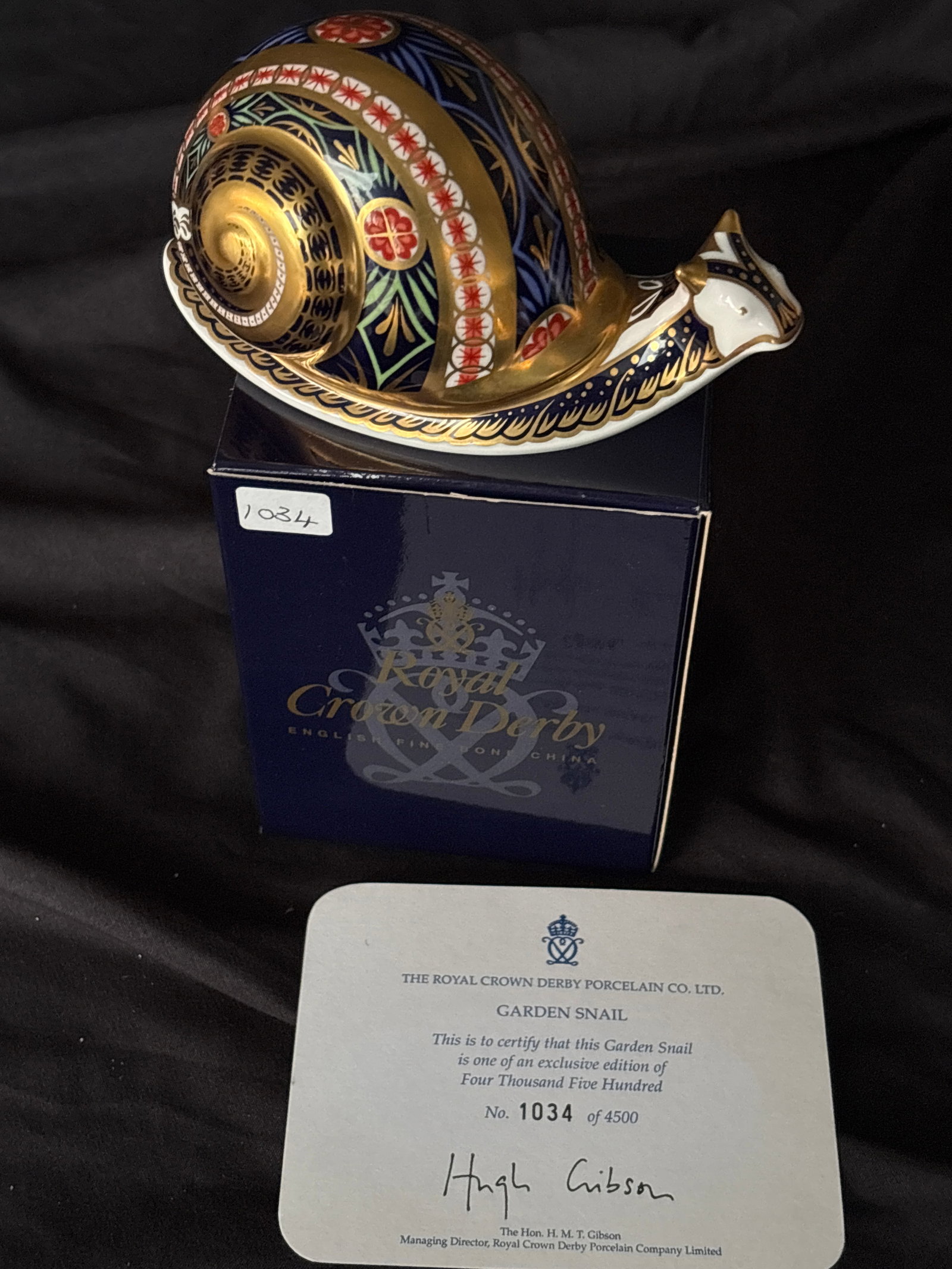 Artis signed limited edition Royal Crown Derby Garden Snail 5inch paperweight: With Certificate. With box & gold stopper. Royal Crown Derby "Garden Snail" paperweight, limited edition and designed by Tien Manh Dinh.Limited Edition: Released in 2000 as part of a limited edition o