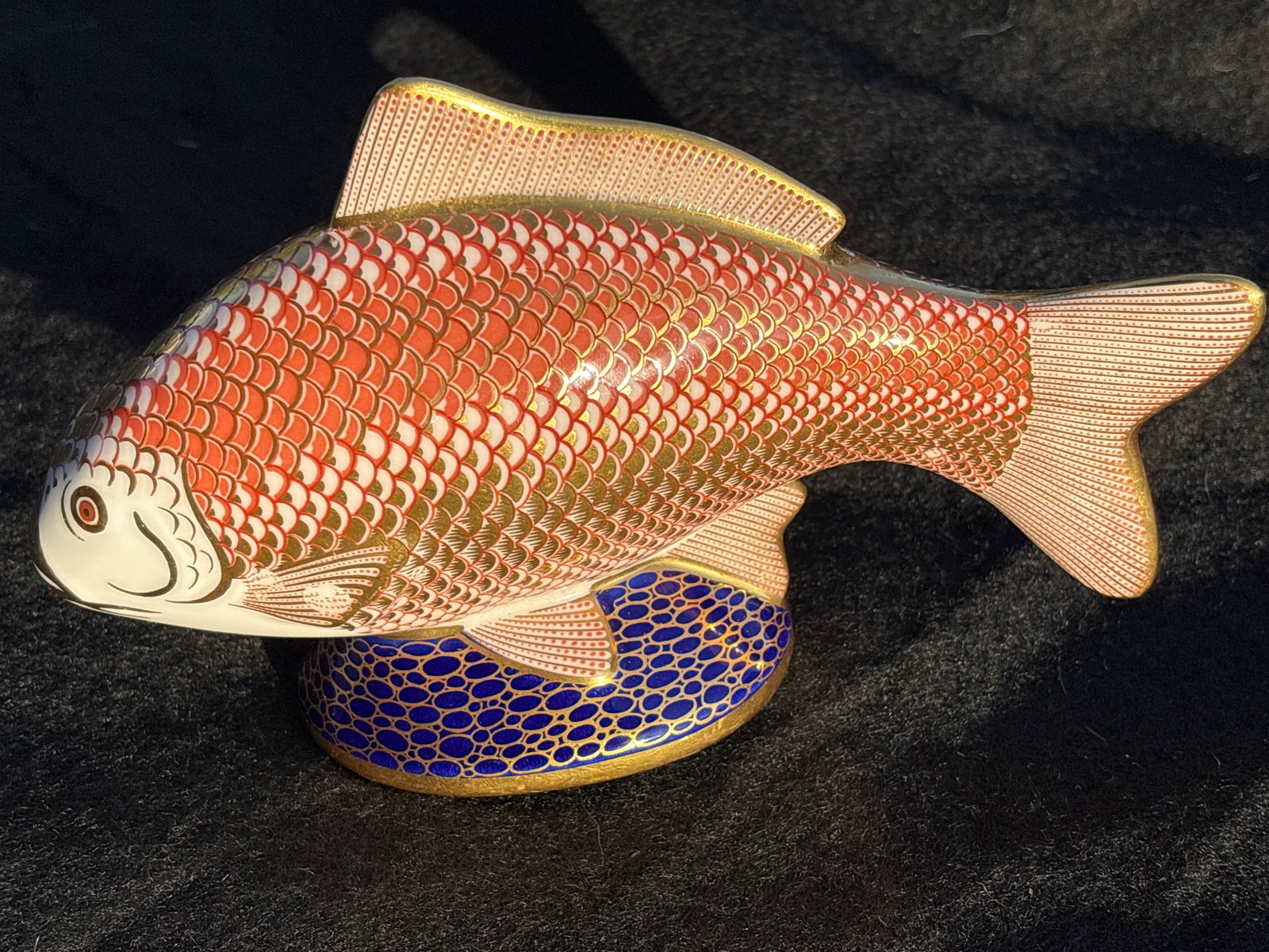 Large 7 inch Royal Crown Derby Golden Carp paperweight: Gold stopper. No box. Large Royal Crown Derby Golden Carp paperweight made of fine bone china.Design Details: It is adorned with 22-carat gold trim on the scales and fins, featuring a cobalt blue pebb
