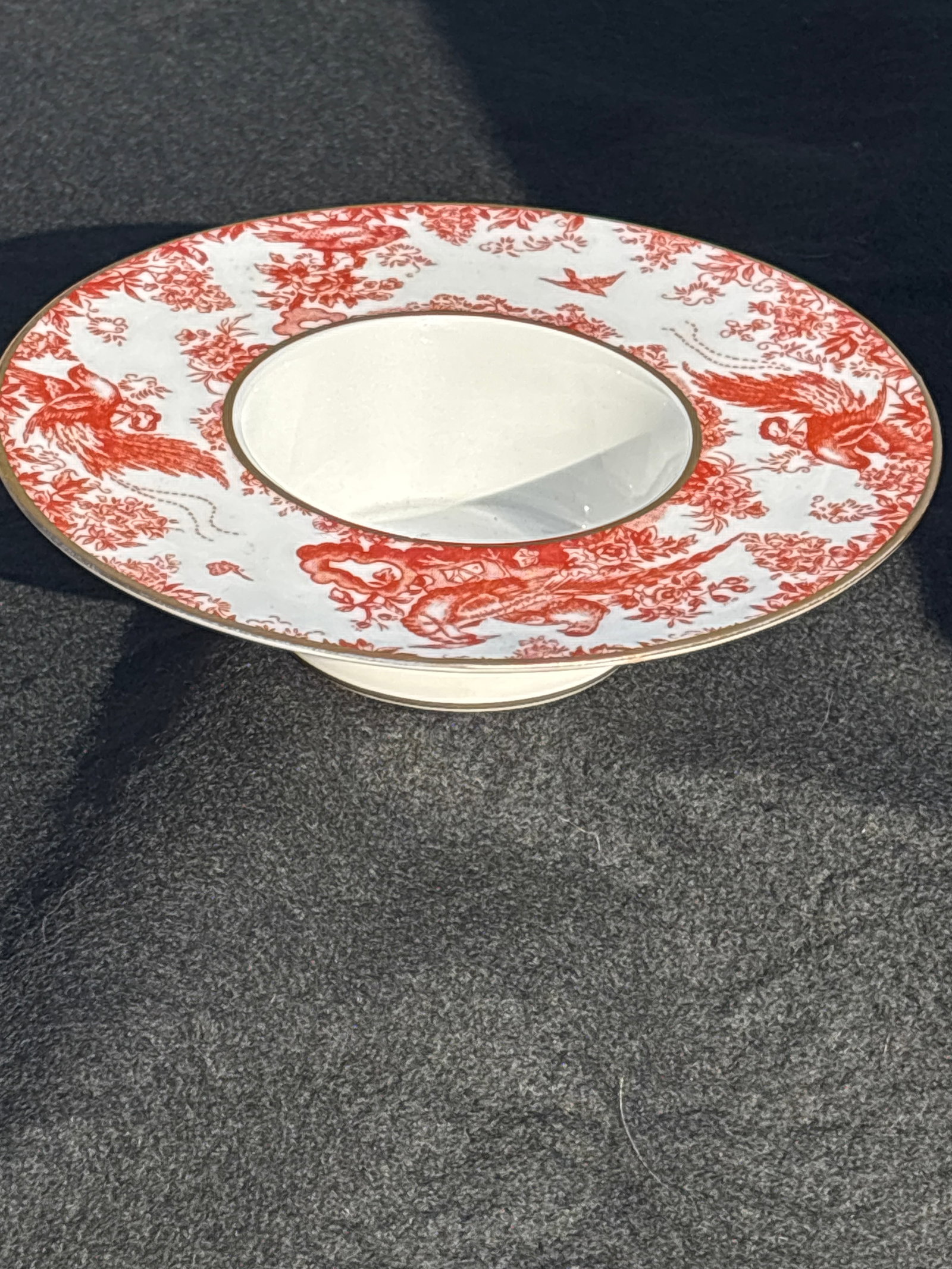 trembleuse saucier Royal Crown Derby "Red Aves" collection 6&1/4 inch bowl: trembleuse saucier Royal Crown Derby "Red Aves" collection 8&1/2 inch plate , a classic English bone china pattern. all featuring an intricate design of exotic birds and flora in a vibrant rust-red or