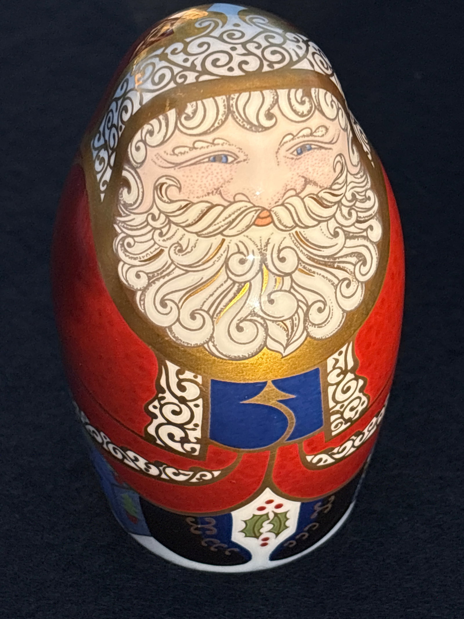 4 inch Royal Crown Derby Santa Claus " paperweight: Seconds. silver stopper. no box. Royal Crown Derby Santa Claus paperweight. This decorative item is crafted from English bone china and features a distinct red and gold design.It is designed to resemb