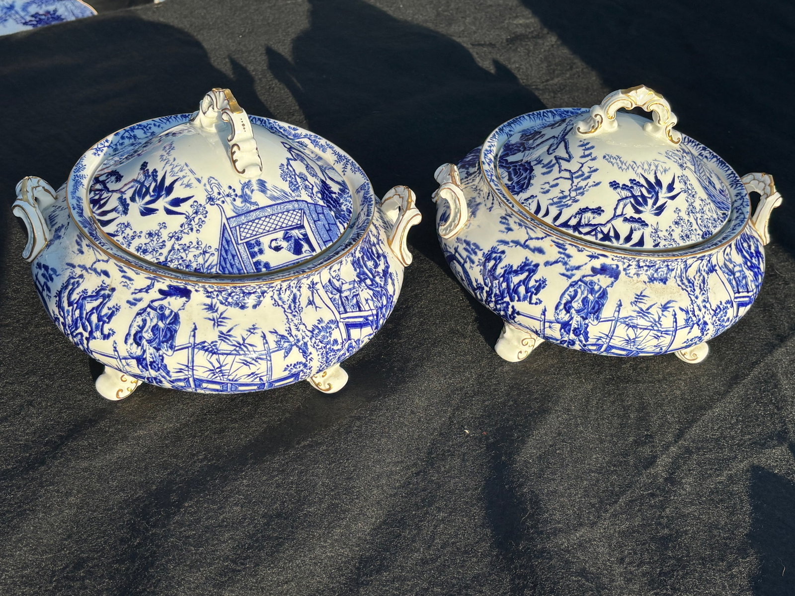 Rare pair Royal Crown Derby Blue Mikado round covered vegetable tureens (1 of 13)