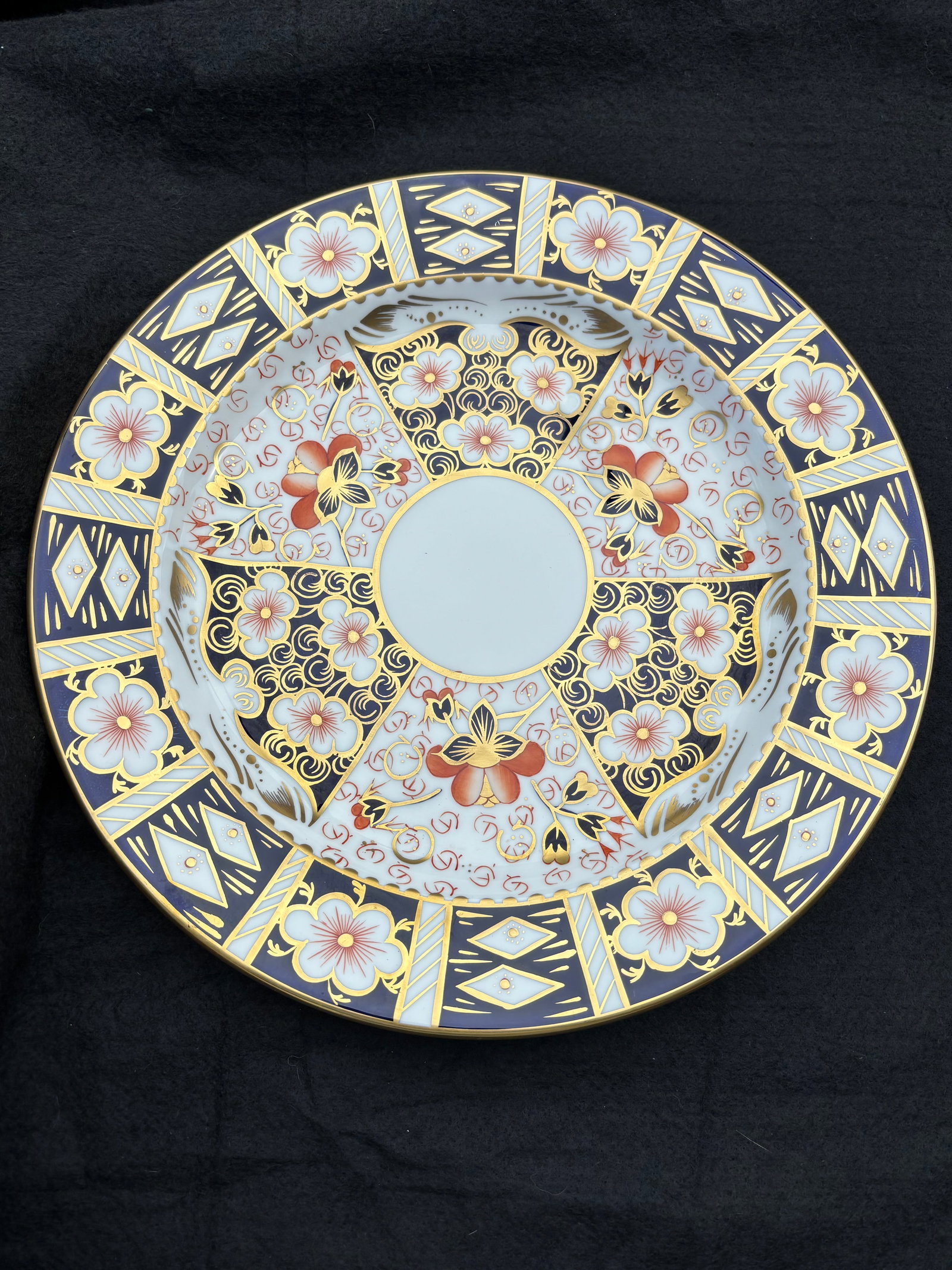 10&1/2 inch Royal Crown Derby Traditional Imari #2451 dinner plate (1 of 10)