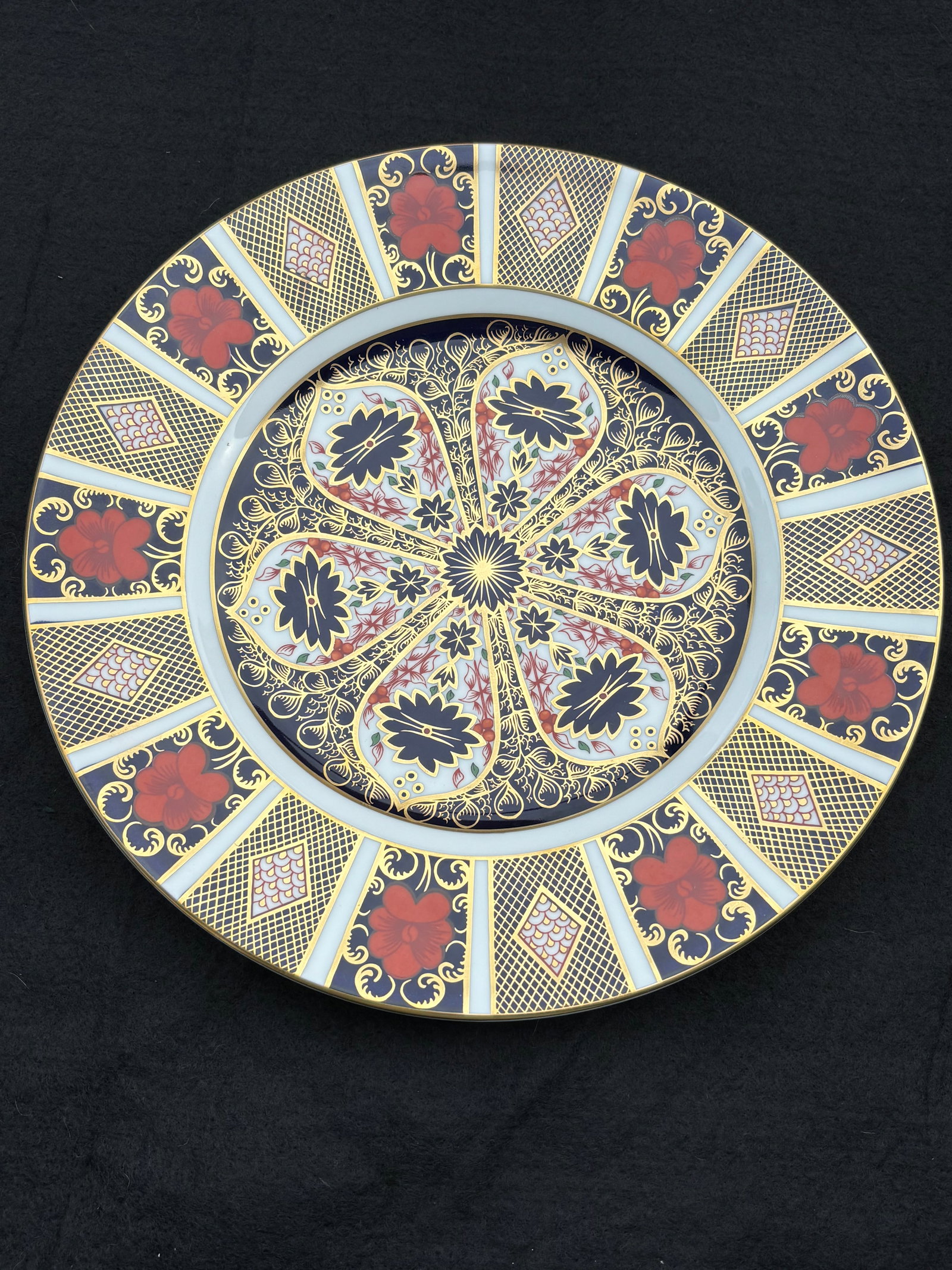 10&1/4 inch Royal Crown Derby Traditional Imari #1128 dinner plate (1 of 8)