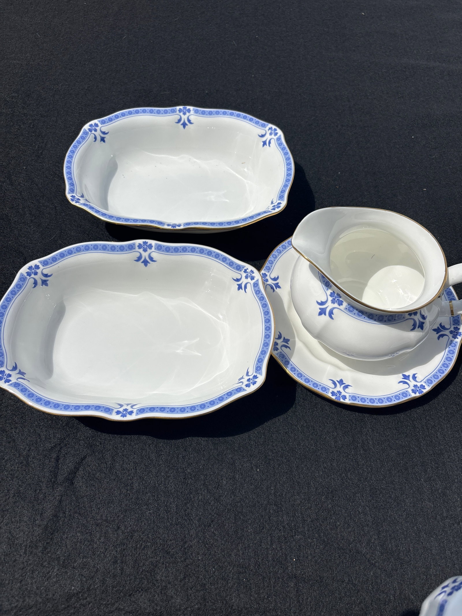 Four First quality Royal Crown Derby "Grenville" pattern gravy, underplate & 2 veggie bowls (1 of 6)