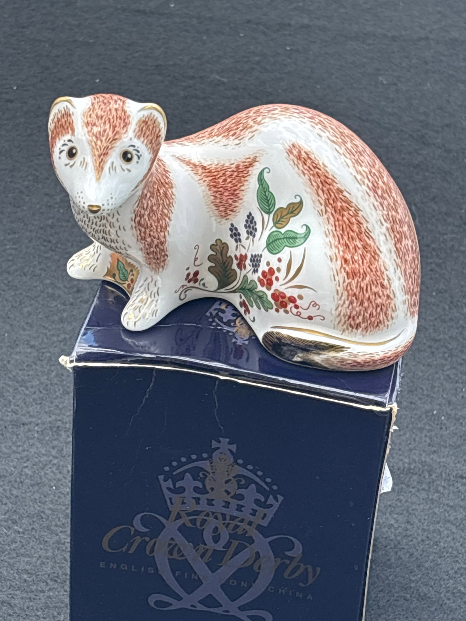 Royal Crown Derby Stoat porcelain figurine 4 inch paperweight: Royal Crown Derby Stoat porcelain figurine paperweight.Brand/Model: The figurine is identified as a Stoat from the Royal Crown Derby animal paperweight collection.Design: It is crafted from bone china