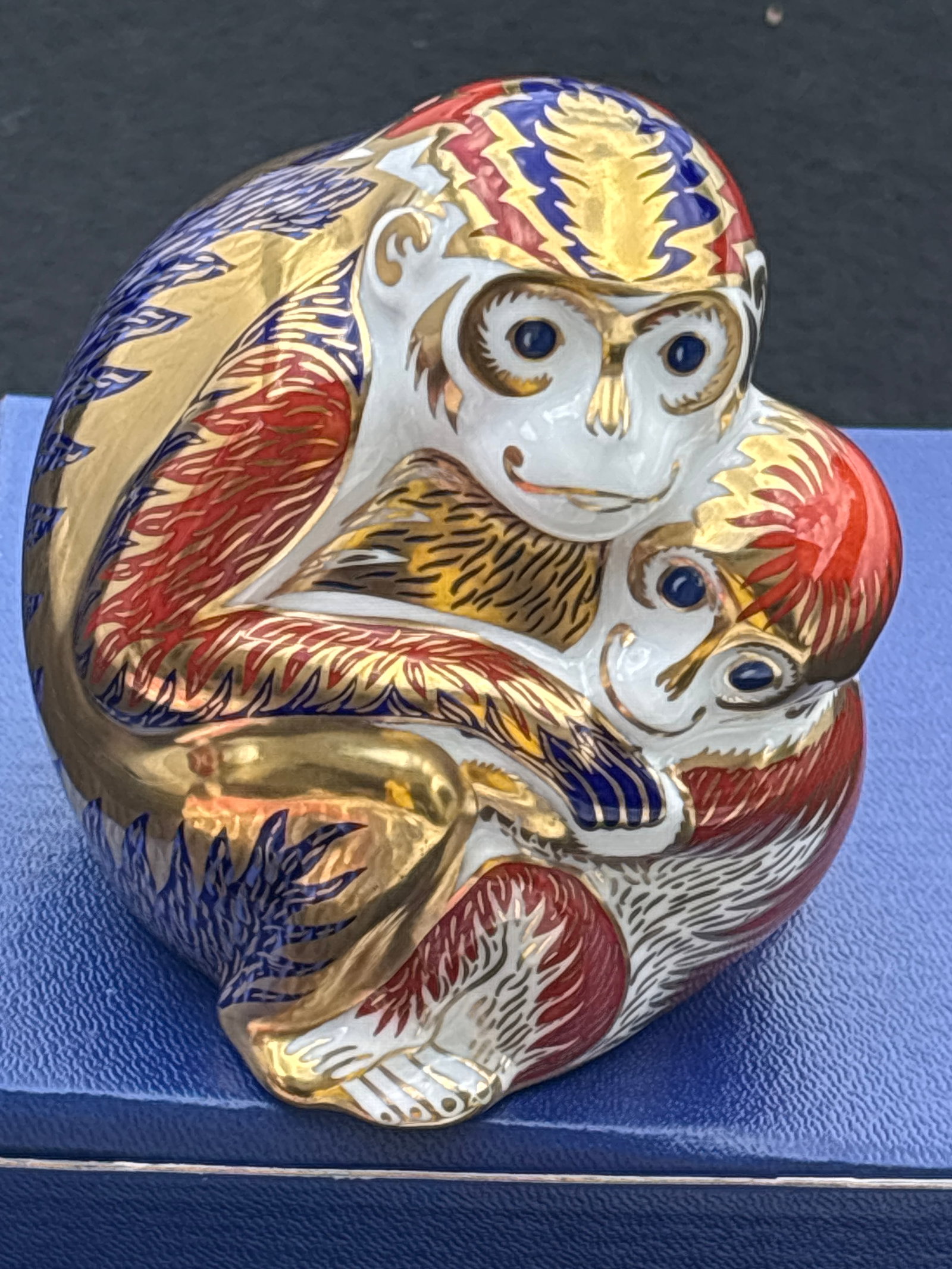 Royal Crown Derby Monkey & Baby porcelain figurine 4 inch paperweight (1 of 7)