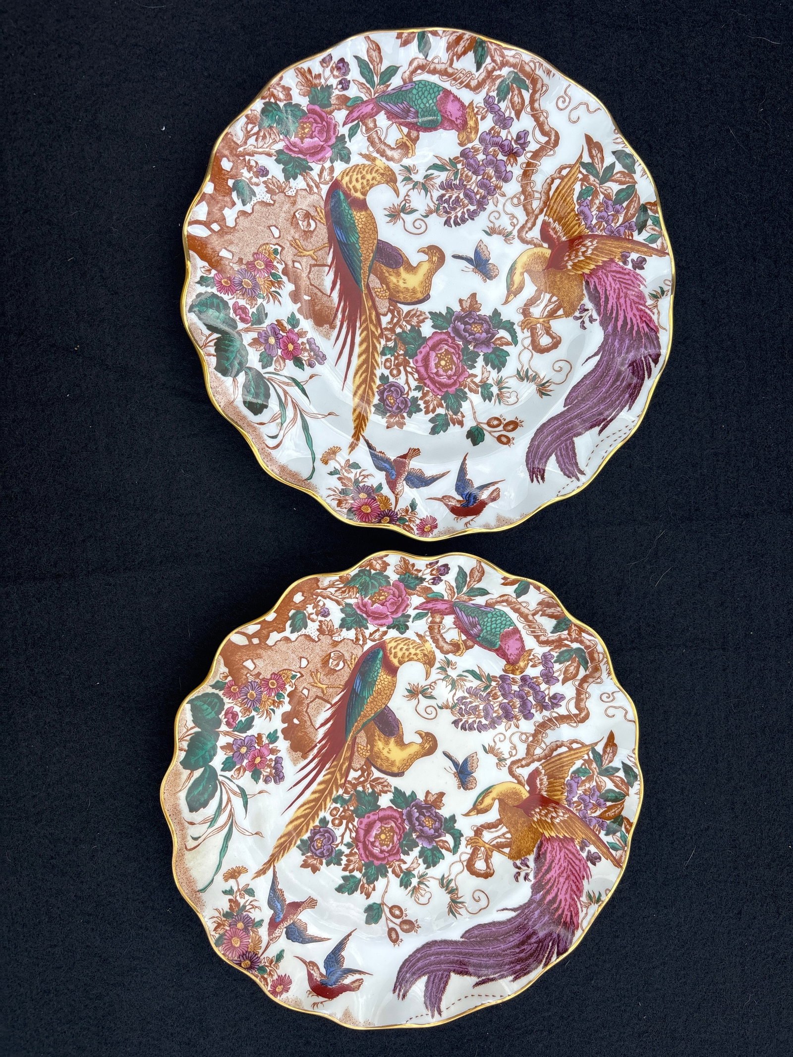 Pair wavy edge first quality Olde Avesbury 8&1/2 inch plates (1 of 10)