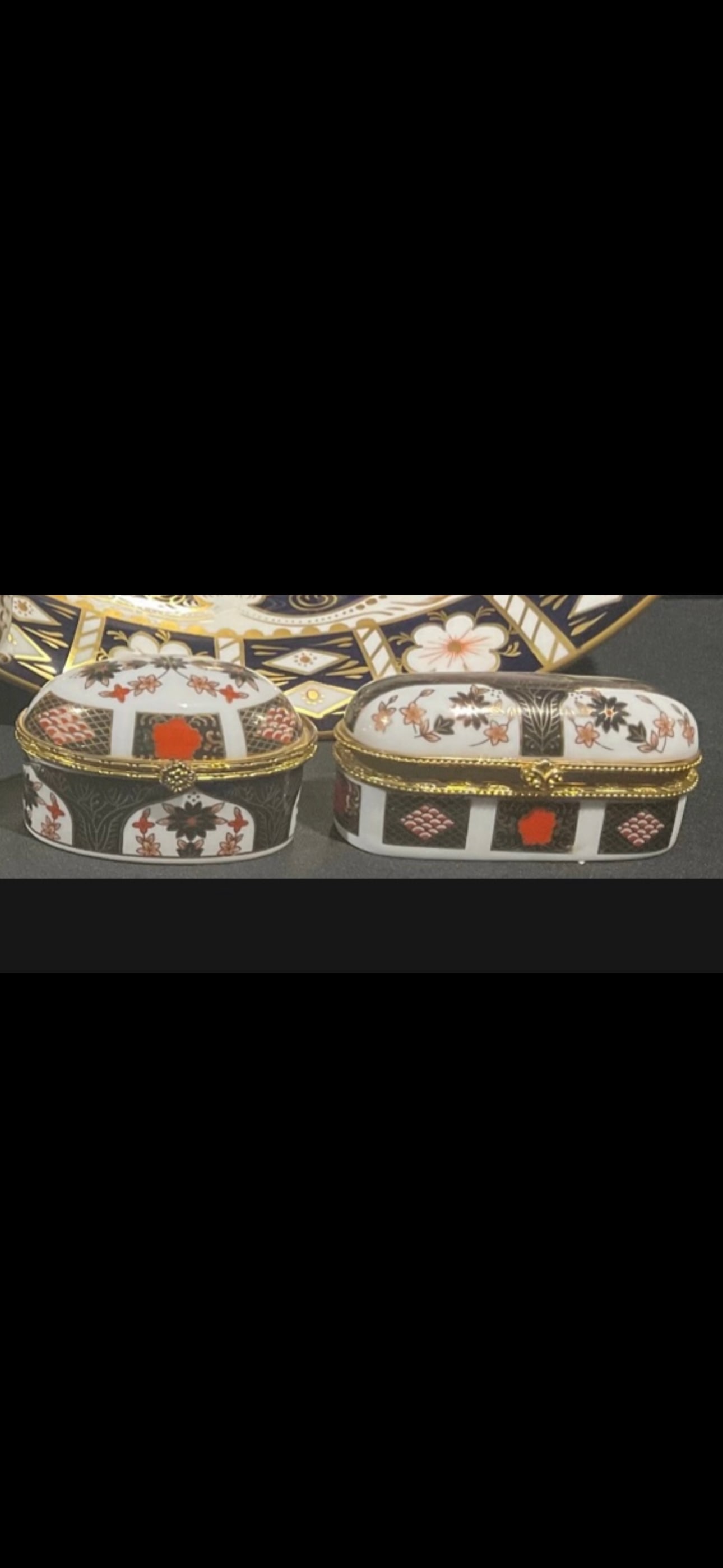 Two Continental Imari style porcelain trinket boxes (1 of 1)