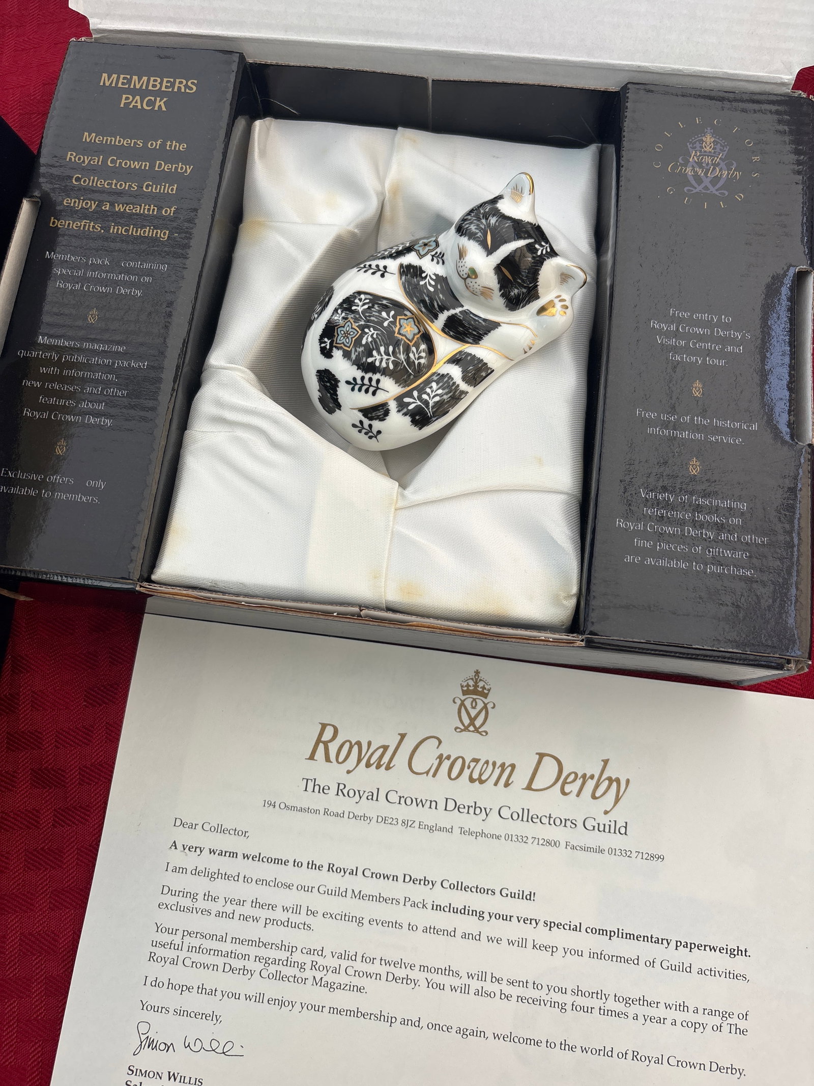 Collectors Guild Royal Crown Derby "Misty the Kitten" paperweight member z pack (1 of 7)