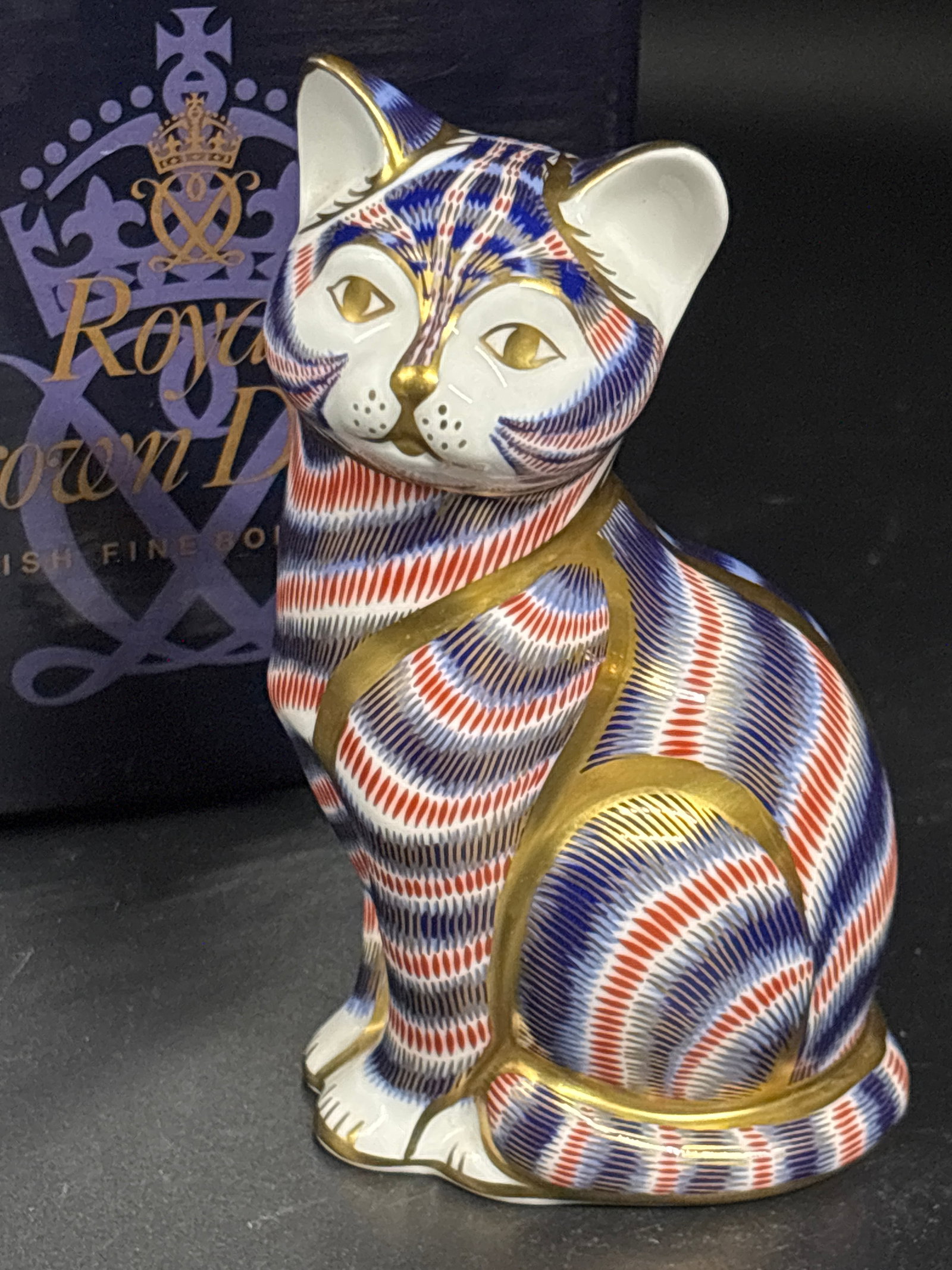 Royal Crown Derby Imari sitting Cat 4&1/2 inch paperweight (1 of 8)