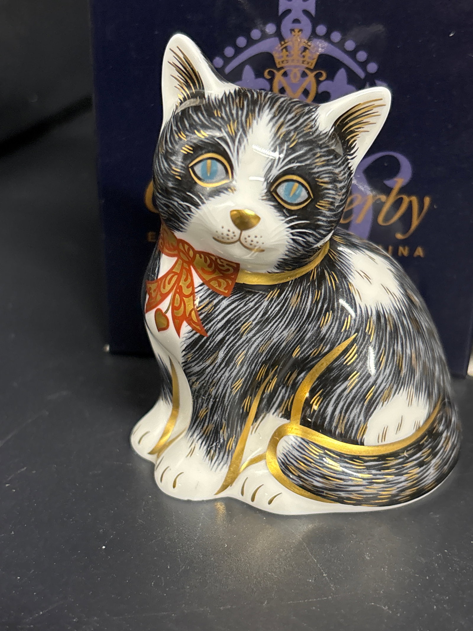 Royal Crown Derby ‘Black & White Kitten’ bone china paperweight (1 of 7)