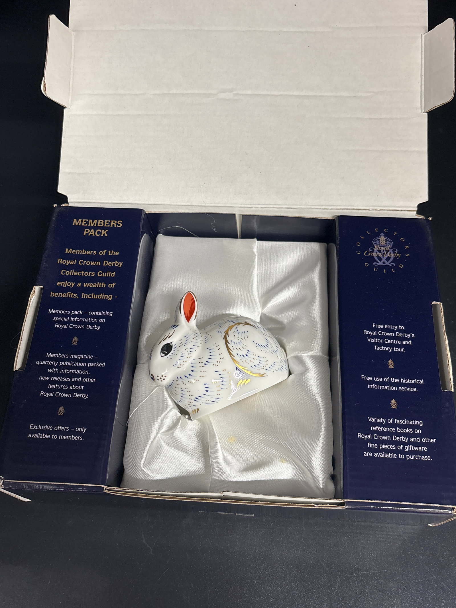 ‘Bunny’ Collectors Guild Royal Crown Derby fine bone china 3 inch paperweight (1 of 6)