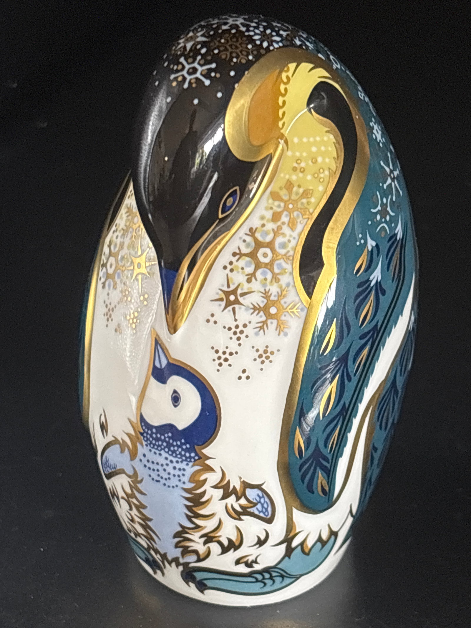 Emperor penguin with chi k Royal Crown Derby fine bone china 5 inch paperweight (1 of 6)