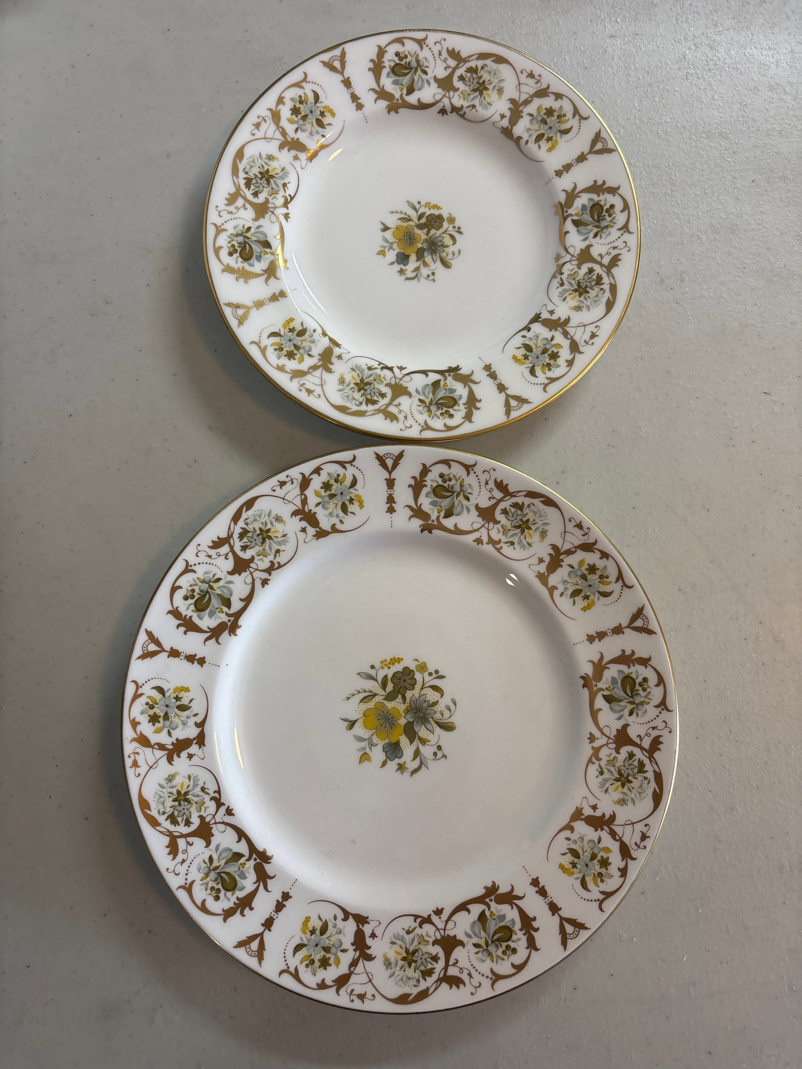 Two ‘Grosvenor’ pattern Royal Crown Derby plates: Two Royal Crown Derby "Grosvenor" (Pattern A1255) fine bone china plate.This classic vintage pattern features a delicate central bouquet of multicolor flowers and leaves, encircled by an elegant scrol