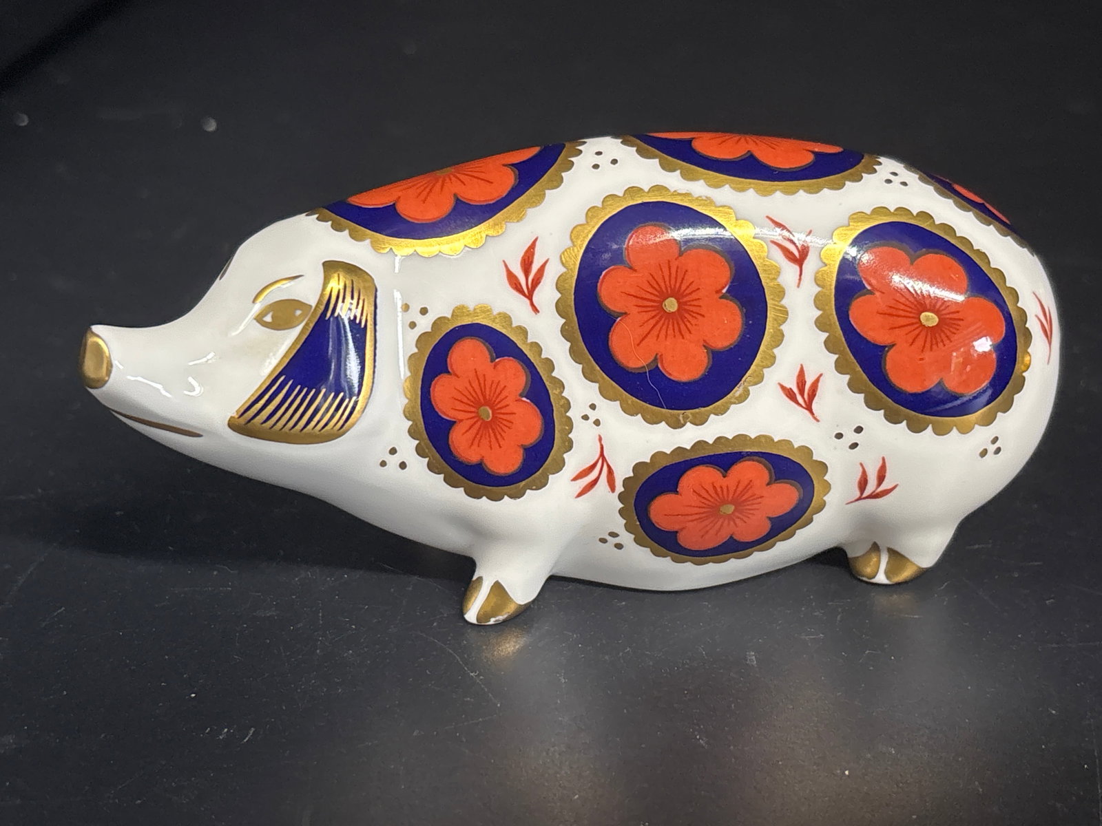 Royal Crown Derby Imari Pig 5 inch Paperweight: Royal Crown Derby Imari Pig Paperweight, a highly collectible piece of fine English bone china.Product OverviewManufacturer: Royal Crown DerbyOrigin: Made in EnglandDesign Pattern: Traditional Old Ima