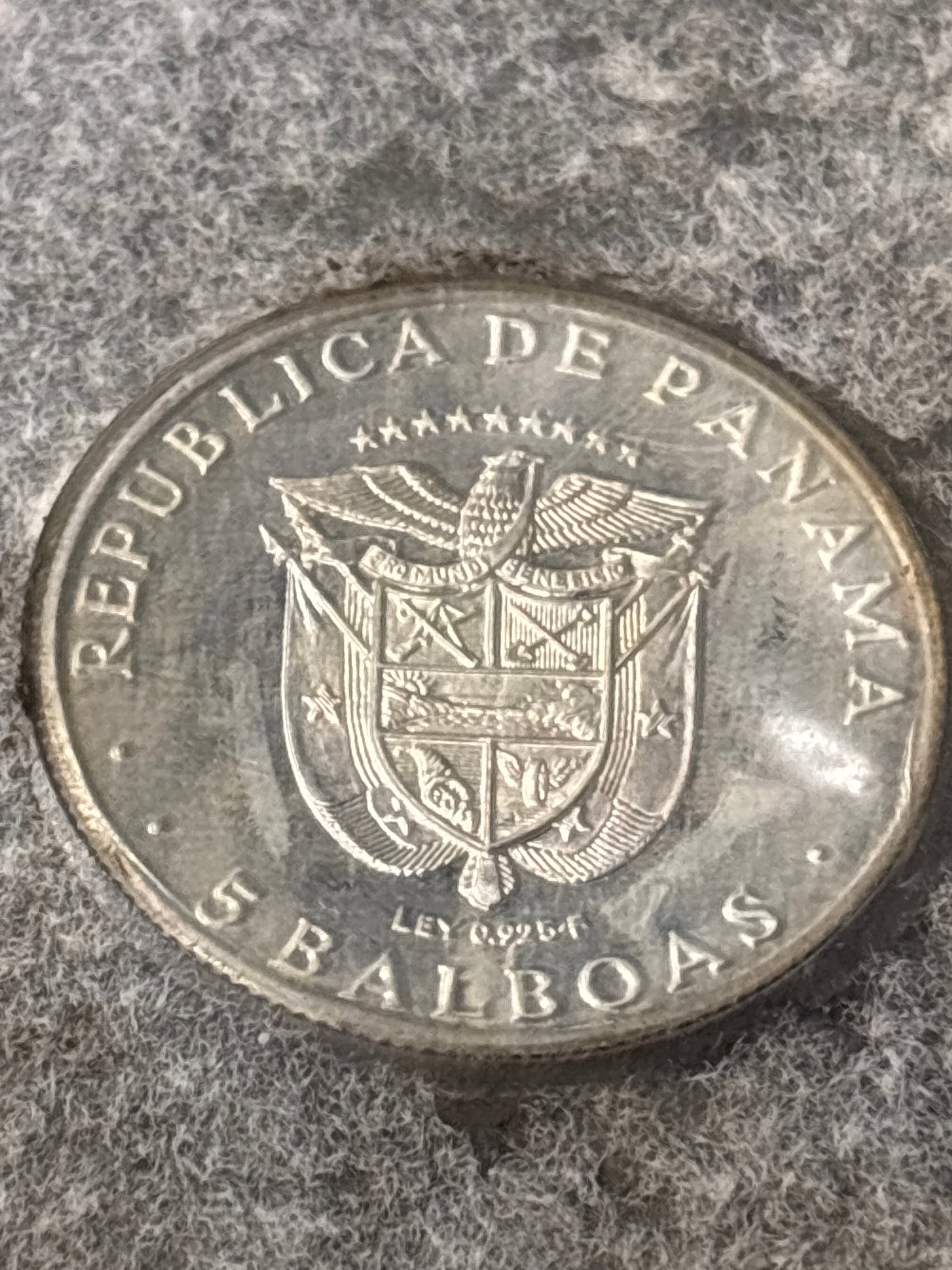 1.06 troy ounce .925 silver 1970 Panama 5 Balboas coin - 6