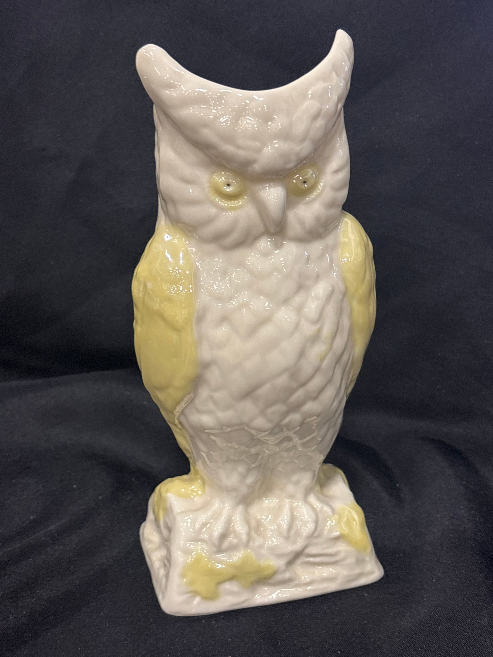 vintage Belleek Ireland Great Horned Owl Vase: vintage Belleek Ireland Great Horned Owl Vase made of porcelain, featuring delicate yellow accents on the wings and base.Brand: Belleek.Material: Irish Porcelain.Design: Horned owl shape, often found 