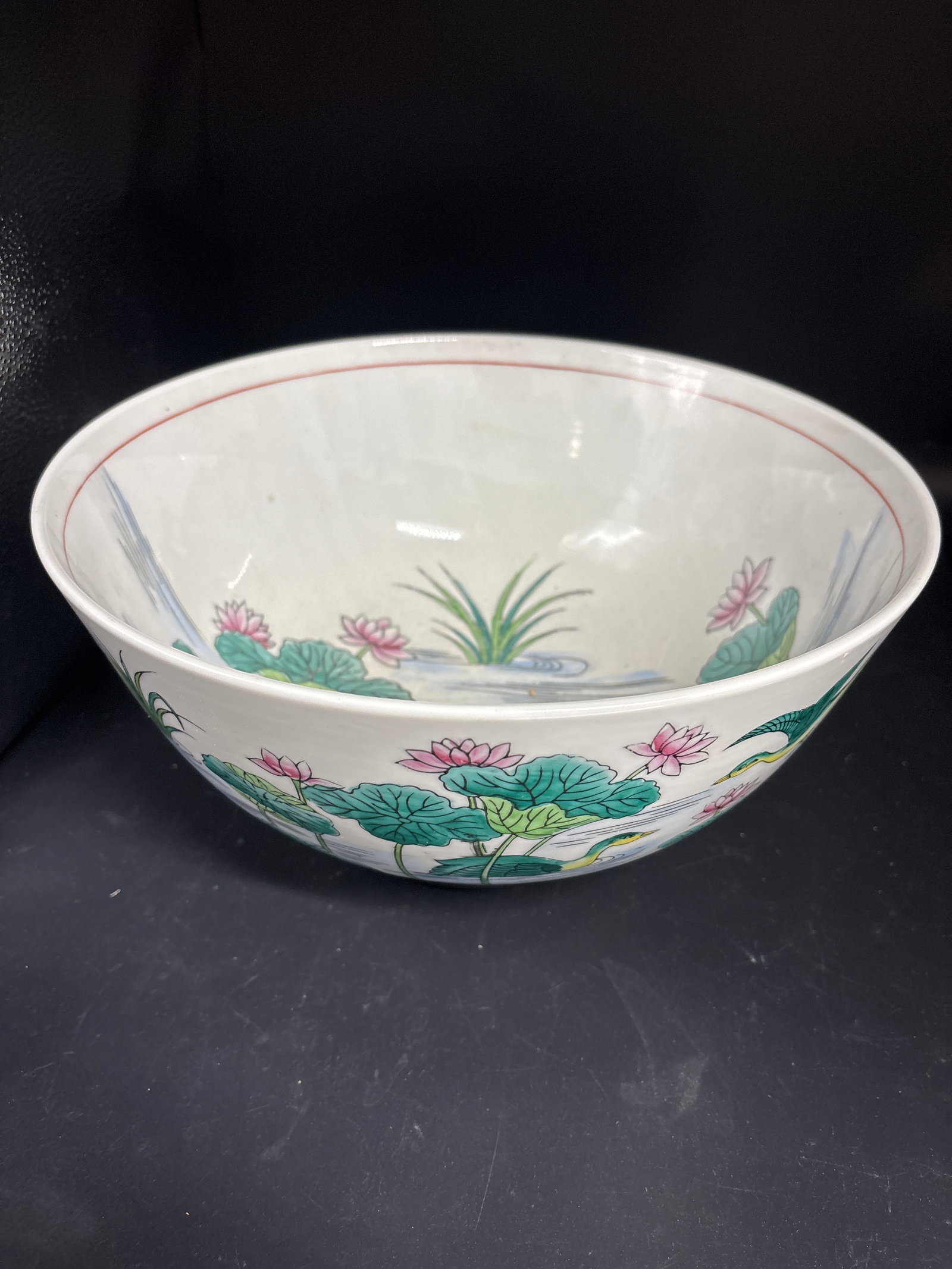 Large vintage Chinese porcelain serving bowl featuring a hand-painted ‘lotus pond‘: Large vintage Chinese porcelain rice or soup bowl featuring a hand-painted "lotus pond" design in a famille rose palette. Material: Porcelain with hand-painted overglaze enamel colors. Design: Intrica
