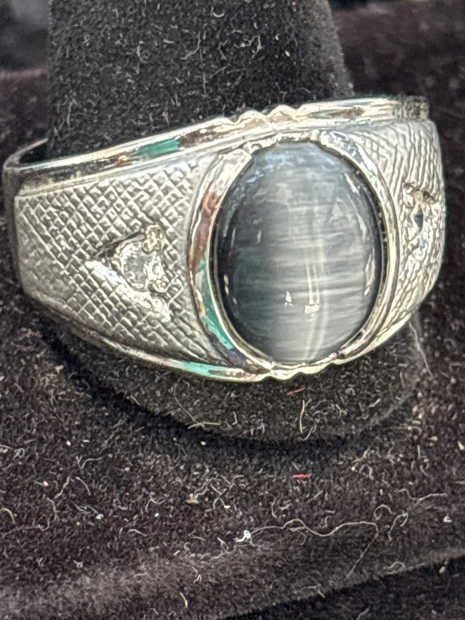 Vintage 18 K GE sterling silver ring featuring a grey cat's eye gemstone: 18 K Gold Electroplated sterling silver ring featuring a grey cat's eye gemstone, often styled as a men's statement piece.Gemstone: The stone is a cat's eye gemstone, which can be made of various mate
