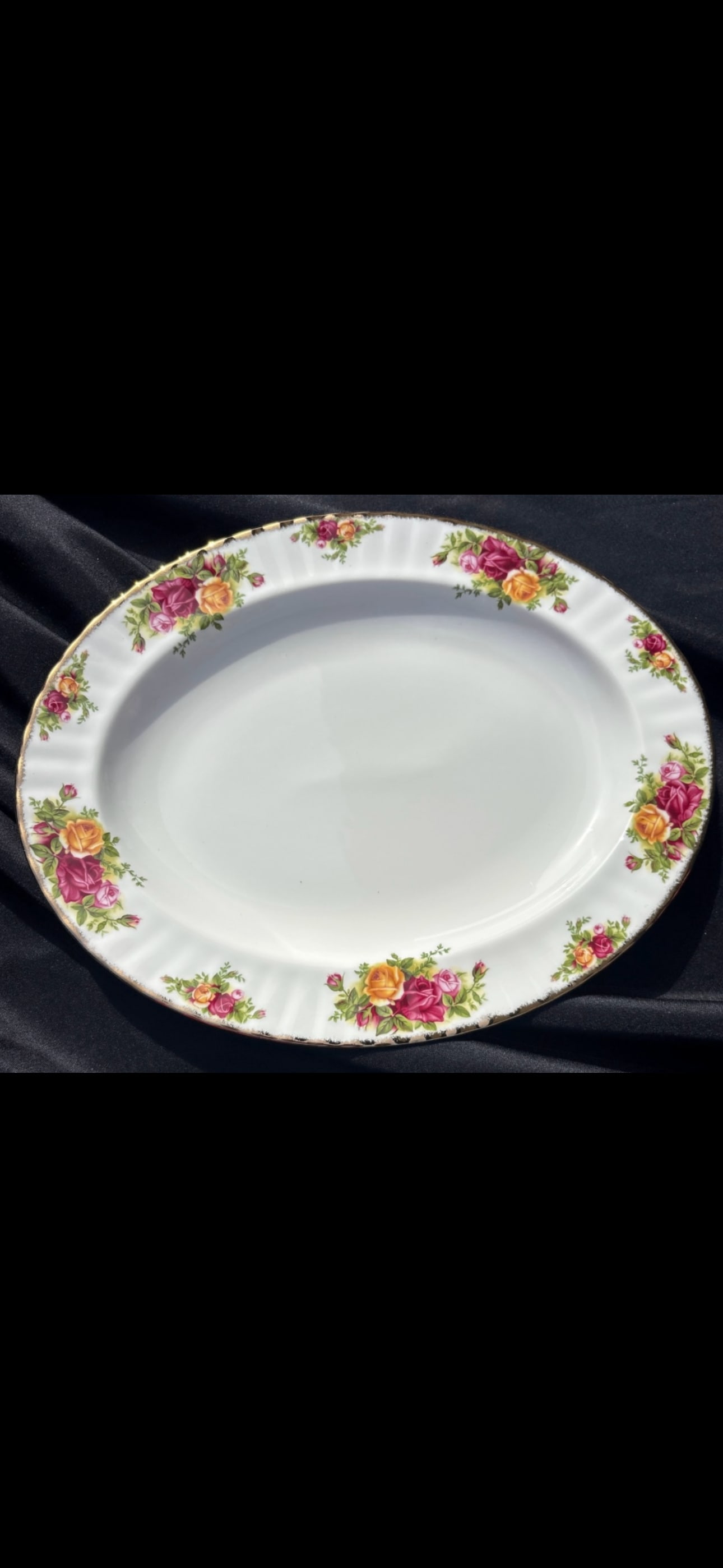 Royal Albert Old Country Roses 13&1/2 inch platter: Royal Albert Old Country Roses Oval Serving Platter, a highly recognized collectible bone china pattern introduced in 1962 featuring burgundy, pink, and yellow rose motifs with lustrous gold banding. 