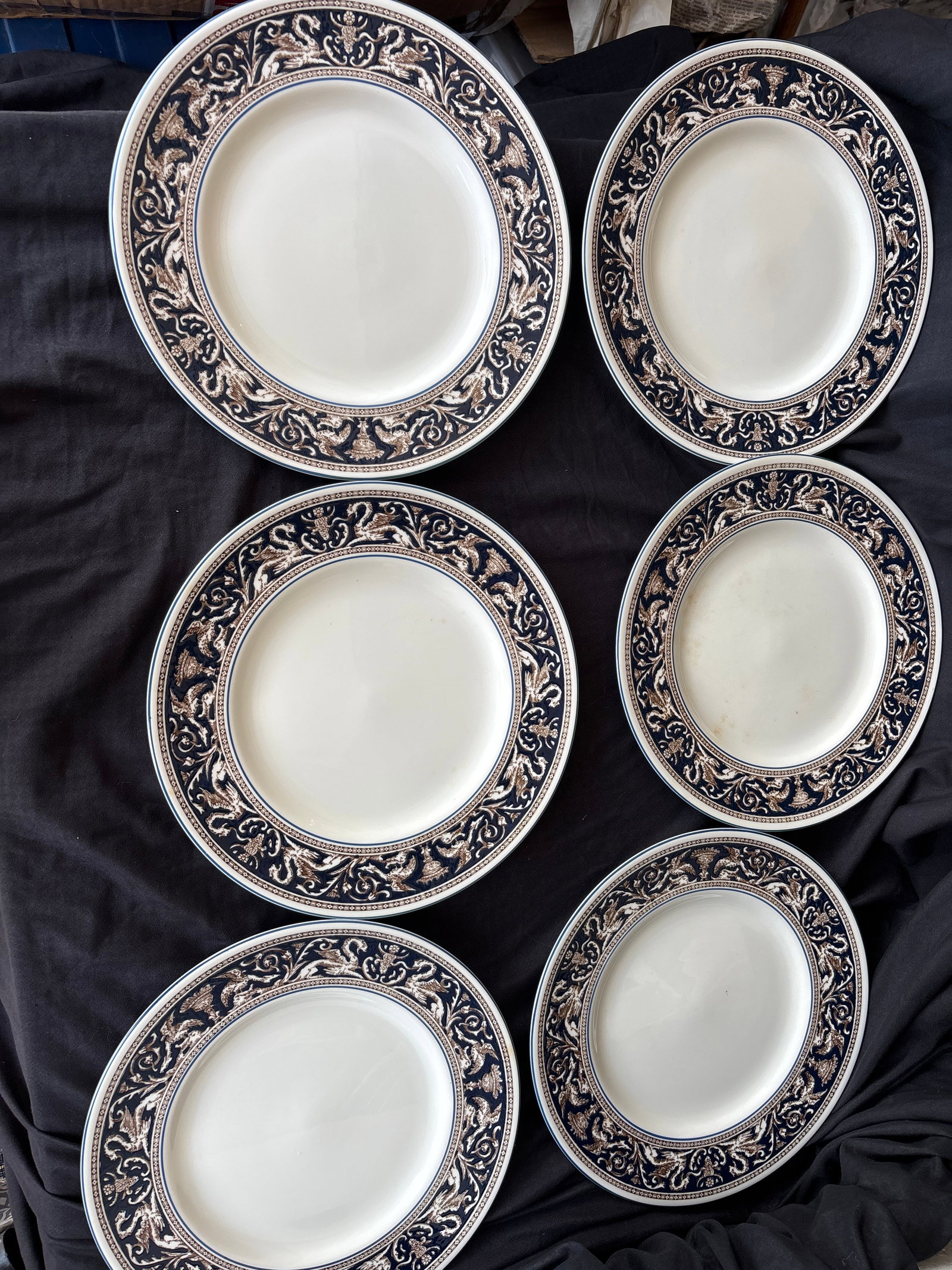 Six 10&3/4 inch Wedgwood Florentine Dark Blue (W1956) dinner pkates: Six 10&3/4 inch dinner plates Wedgwood Florentine Dark Blue (W1956) pattern. This classic design is crafted from fine bone china and features a rich cobalt/navy blue rim decorated with mythological dr