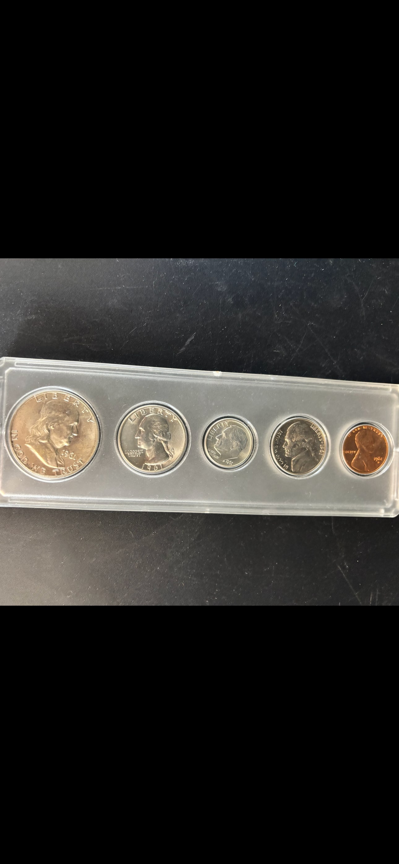 1961 0.61488 oz of pure silver FranklinUnited States Mint proof set: 1960 United States Mint proof set housed in a protective Whitman plastic holder.Set Composition: The set includes a Lincoln cent, Jefferson nickel, Roosevelt dime, Washington quarter, and a Franklin h