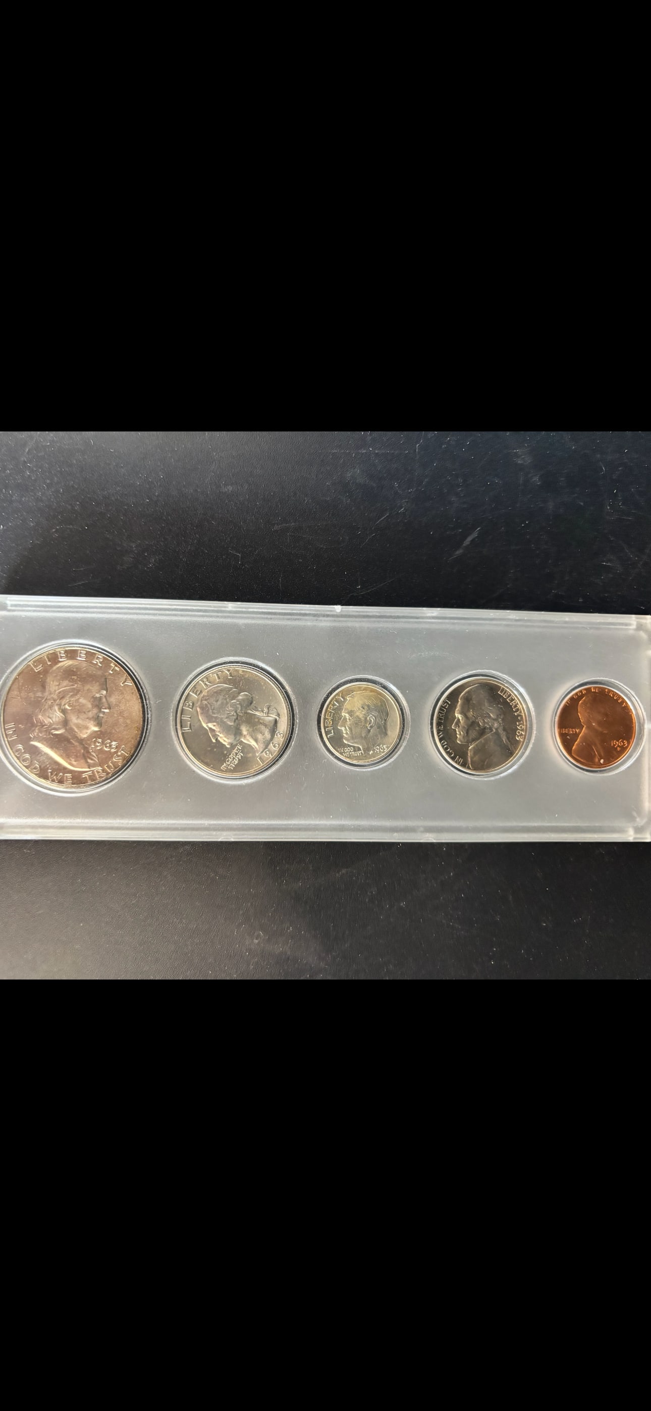 0.61488 oz of pure silver 1963 FranklinUnited States Mint proof set: 1963 United States Mint proof set housed in a protective Whitman plastic holder.Set Composition: The set includes a Lincoln cent, Jefferson nickel, Roosevelt dime, Washington quarter, and a Franklin h